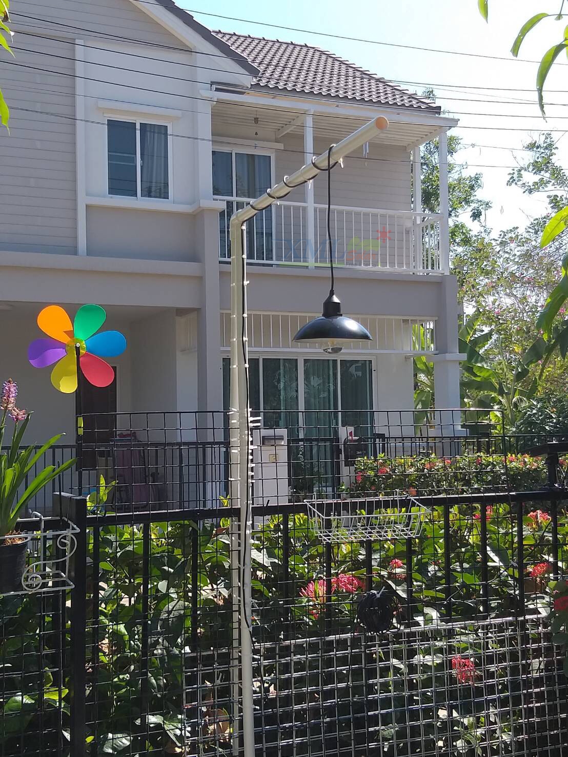 โคมไฟโซล่าเซลล์ ติดเพดาน รุ่นโคมวินเทจ สีดำ (แสง เหลืองวอมไวท์)