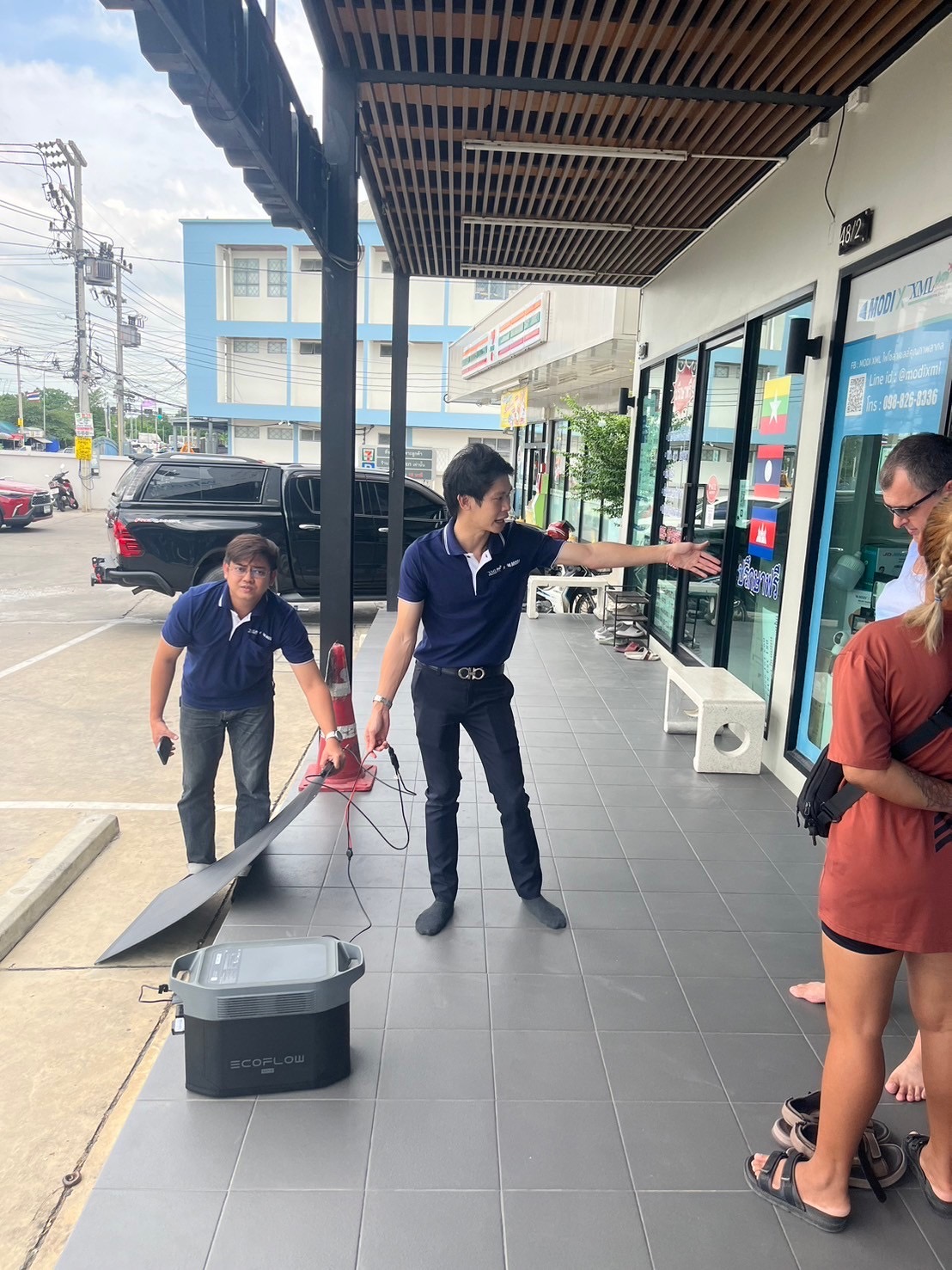 ชุดไฟอเนกประสงค์โซล่าเซลล์ รุ่น DELTA 2 MAX + แผงโซล่าเซลล์แบบโค้งงอได้ 120W