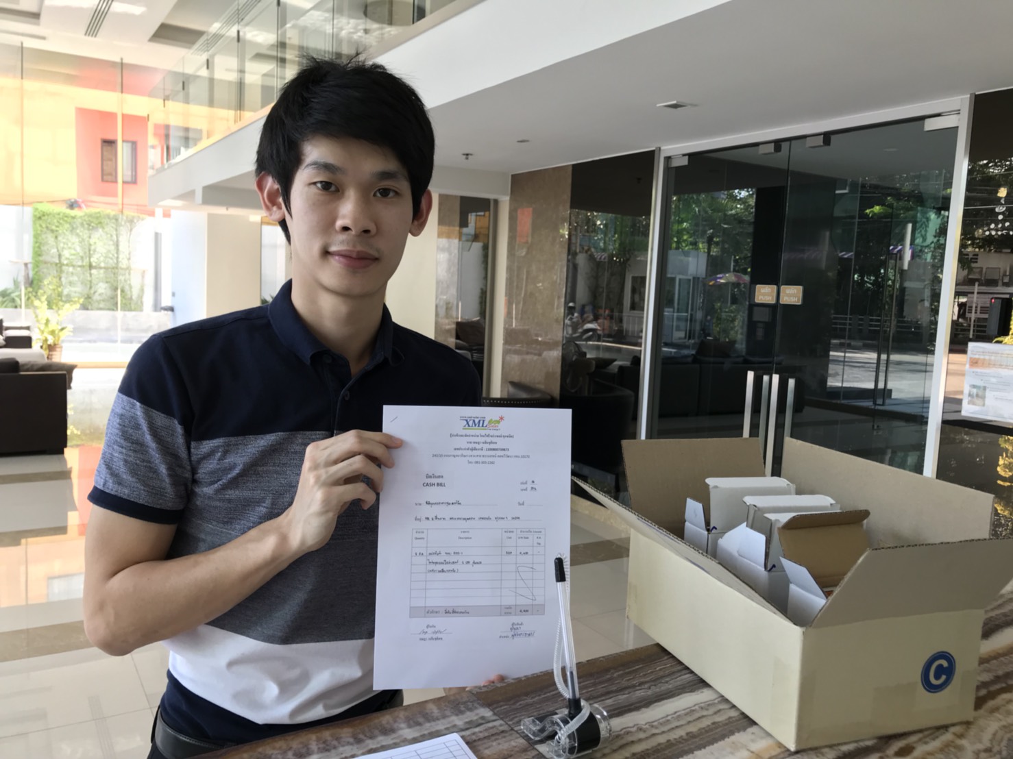 ไฟหมุดถนนโซล่าเซลล์ 6 LED รุ่น เเบน (เเสง : เหลืองกระพริบ)