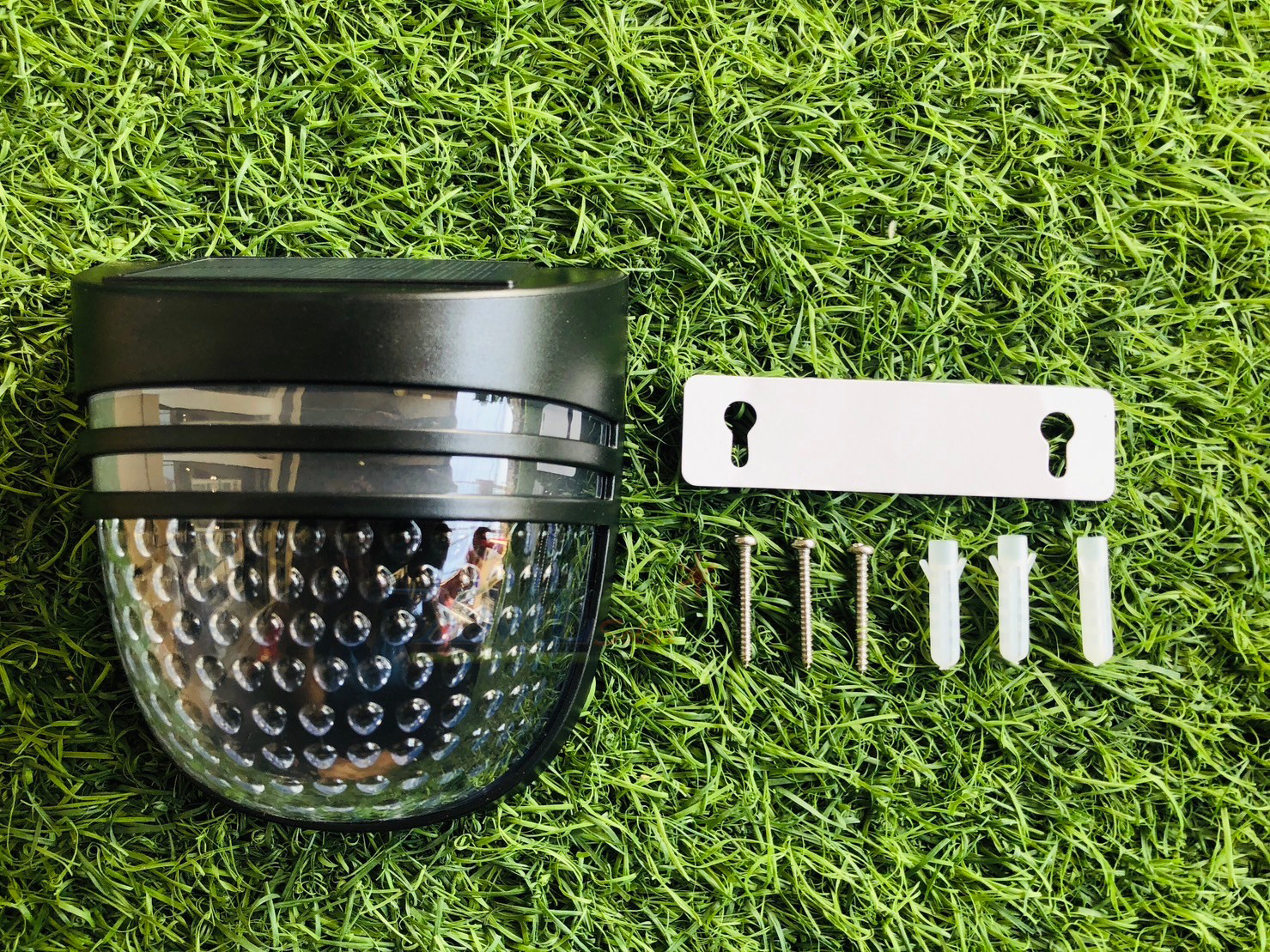 ไฟผนังโซล่าเซลล์ Modern รุ่น กลม (แสง : เหลืองวอมไวท์)