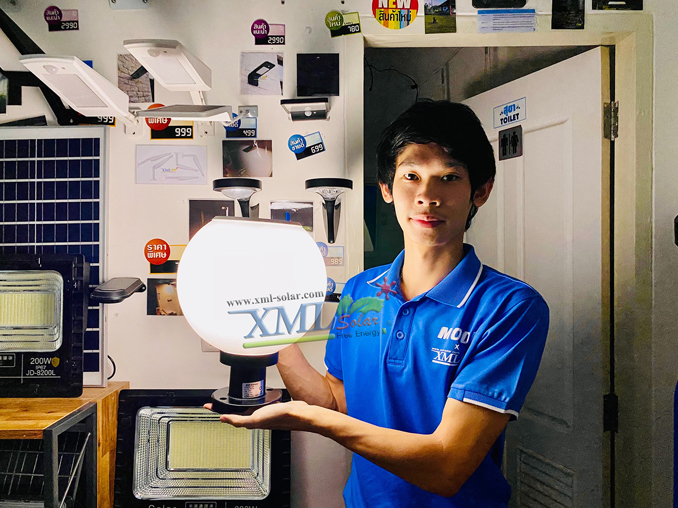 โคมไฟหัวเสาโซล่าเซลล์ ทรงกลมฐานดำ (25 ซม.) + Remote (เปิดได้ 3 แสง)+AC