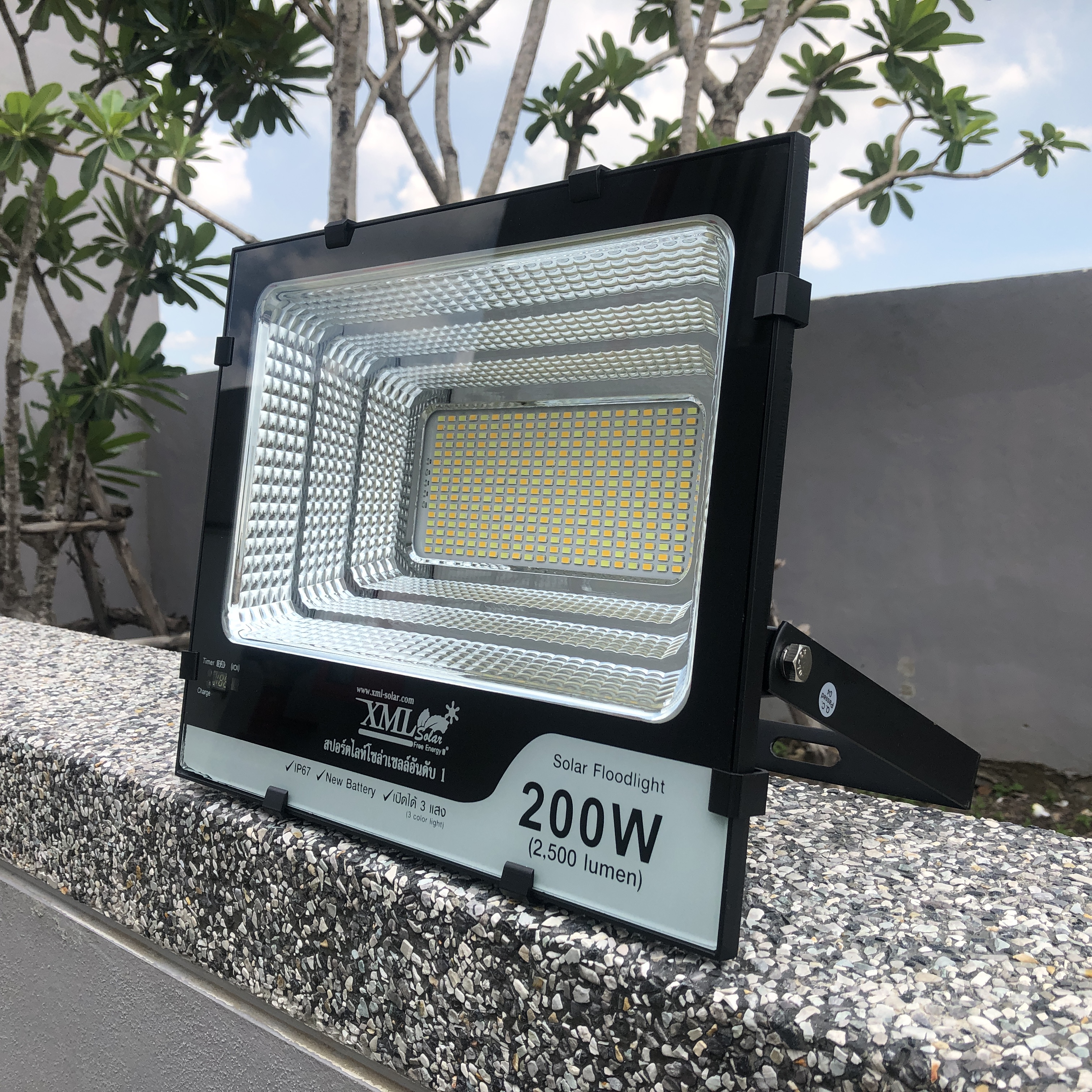 ไฟสปอตไลท์โซล่าเซลล์ 200 Watt กล่องสีน้ำตาล (เปิดได้ 3 แสง)