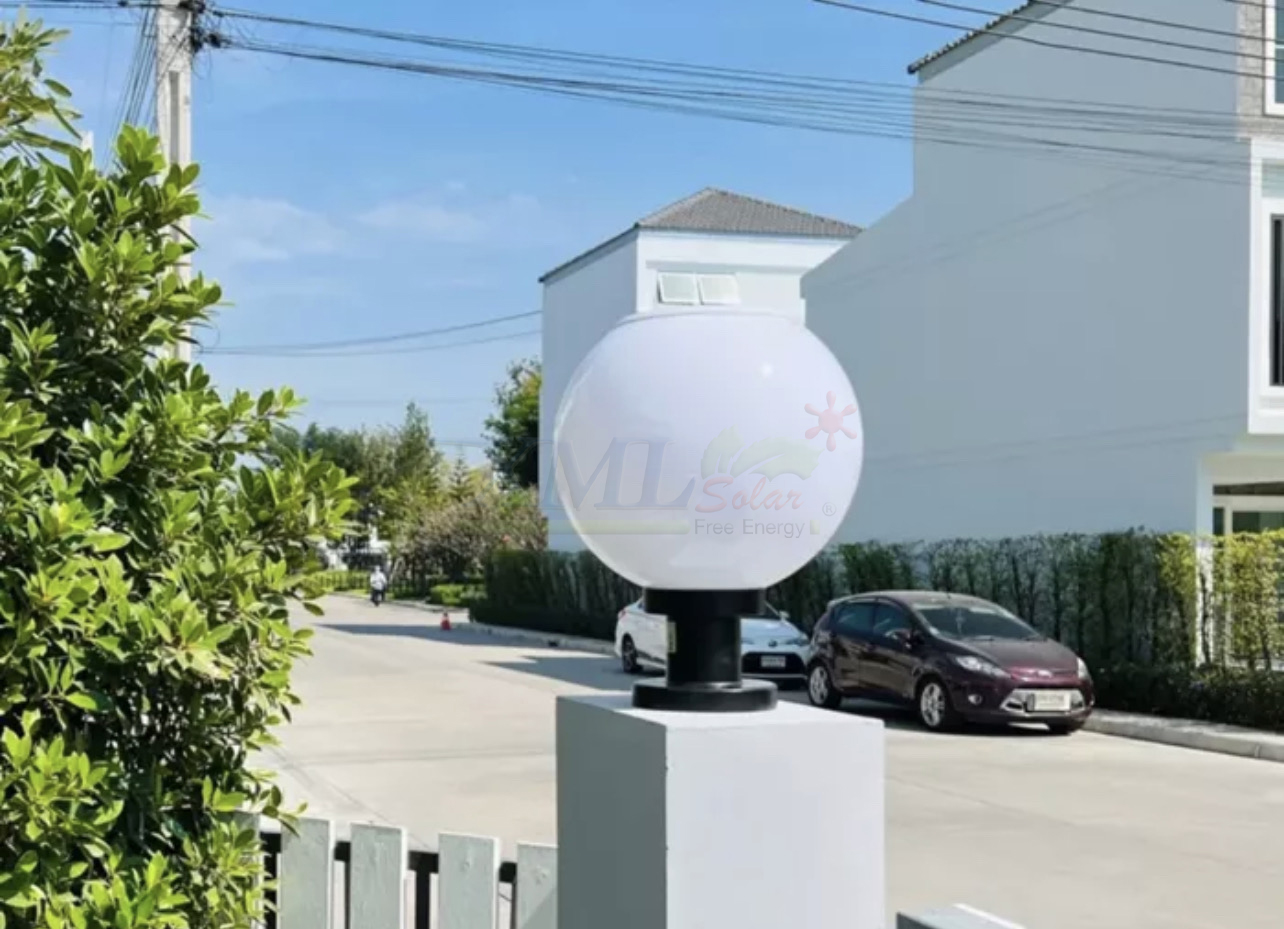 โคมไฟหัวเสาโซล่าเซลล์ ทรงกลมฐานดำ (25 ซม.) + Remote (เปิดได้ 3 แสง)+AC