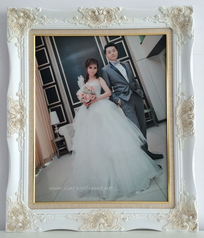 กรอบหลุยส์ไม้แท้ 16x20 นิ้ว สีขาว รวมอัดภาพเคลือบภาพ