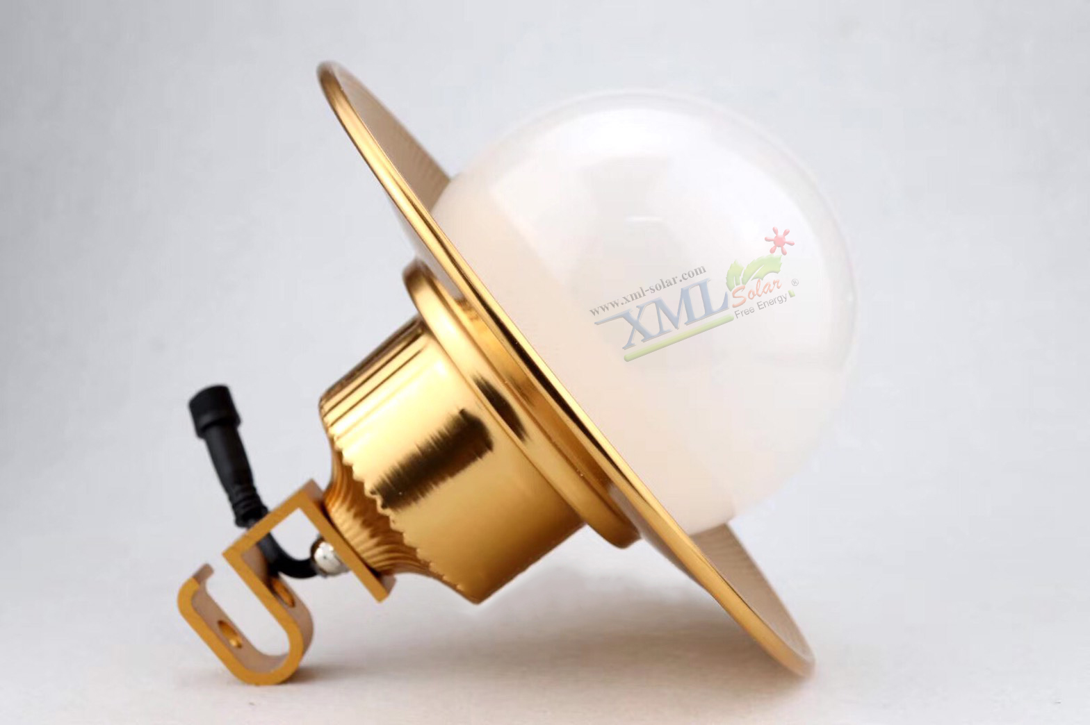 โคมไฟกิ่งโซล่าเซลล์ ติดผนัง Body สีทอง ทรงกลม 50W (เเสง : ขาว)