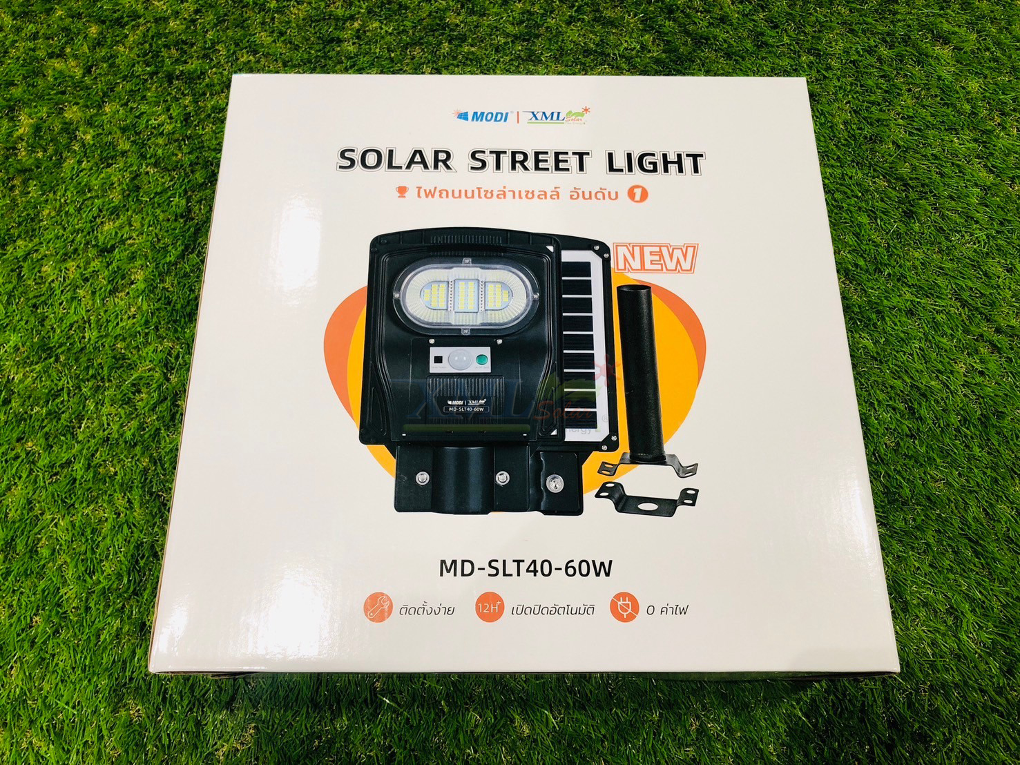 โคมไฟถนนโซล่าเซลล์ รุ่น MD-SLT40 (60W/120W/180W/240W)(แสง : ขาว) แถมฟรี!! ไฟปักสนามโซล่าเซลล์ รุ่น XML-G-SSL-001