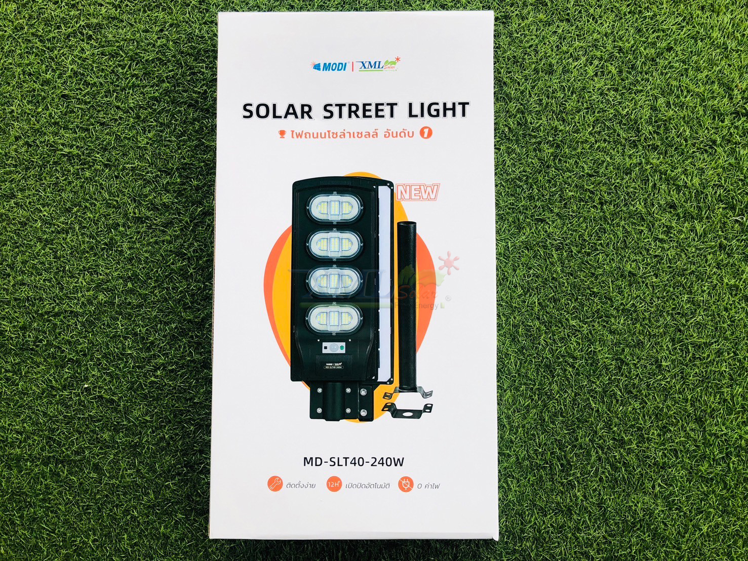 โคมไฟถนนโซล่าเซลล์ รุ่น MD-SLT40 (60W/120W/180W/240W)(แสง : ขาว) แถมฟรี!! ไฟปักสนามโซล่าเซลล์ รุ่น XML-G-SSL-001