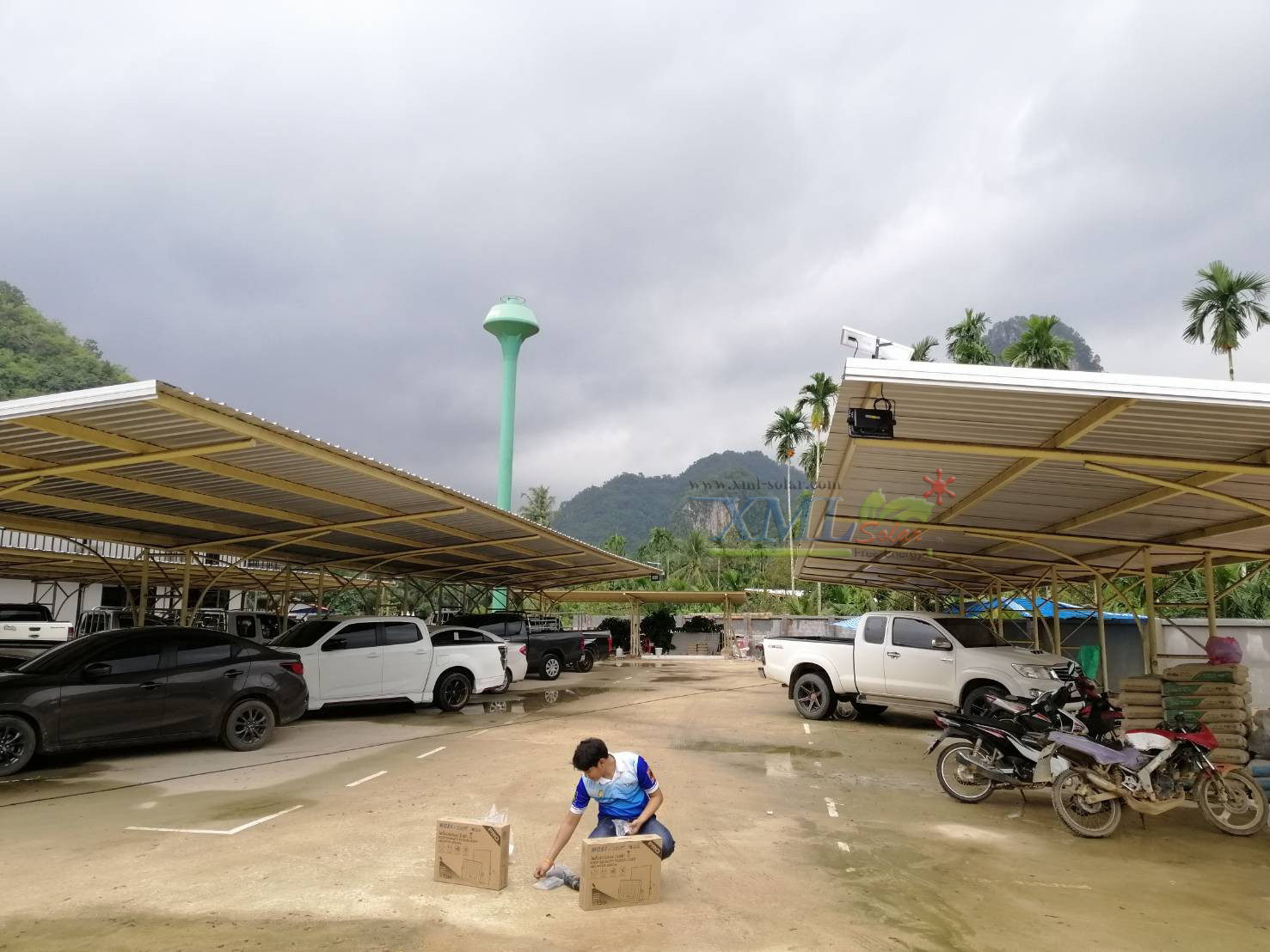 ไฟสปอตไลท์โซล่าเซลล์ 200 W. รุ่น Modi x XML ไซต์ใหญ่ (เเสง : ขาว)