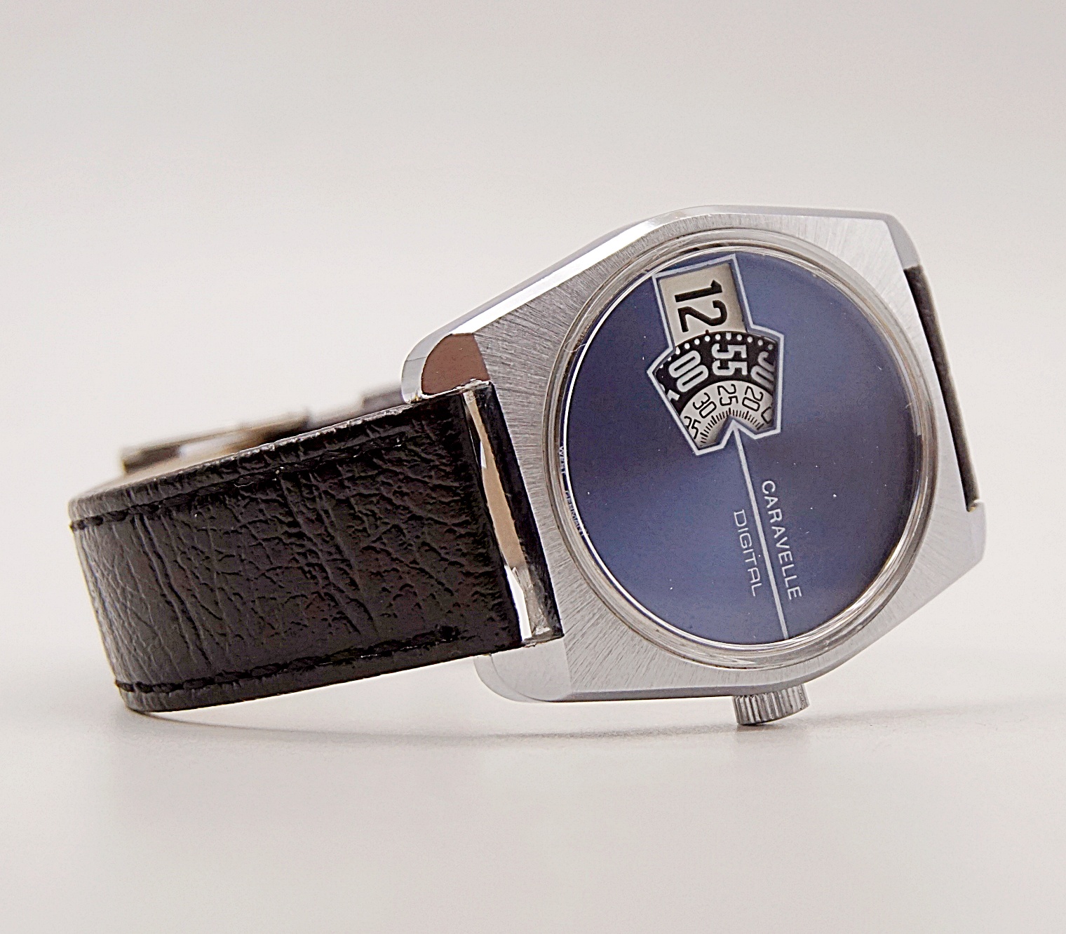 นาฬิกาเก่า CARAVELLE ไขลาน (Jump Hour)