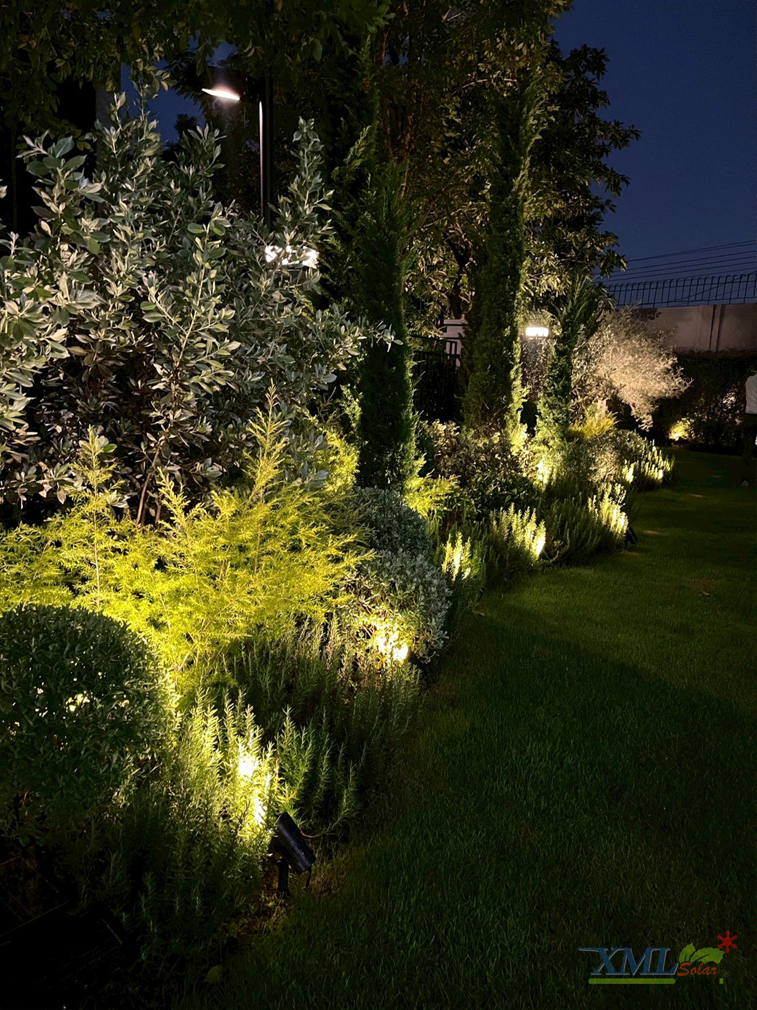 โคมไฟปักสนามโซล่าเซลล์ แพ็ค 4 ดวง รุ่น MD-SSL88 (แสง : เหลืองวอมไวท์)