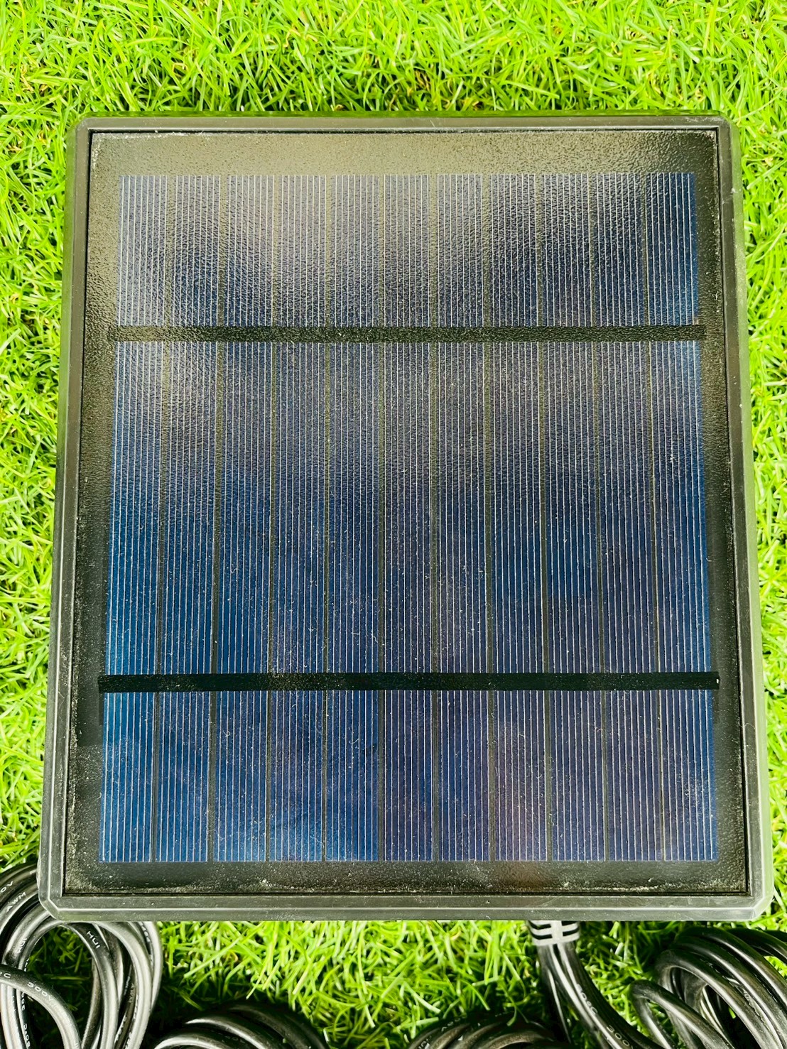 สปอร์ตไลท์ปักสนามโซล่าเซลล์ DC-18 รุ่น 6 หัว (แสง : เหลืองวอมไวท์)