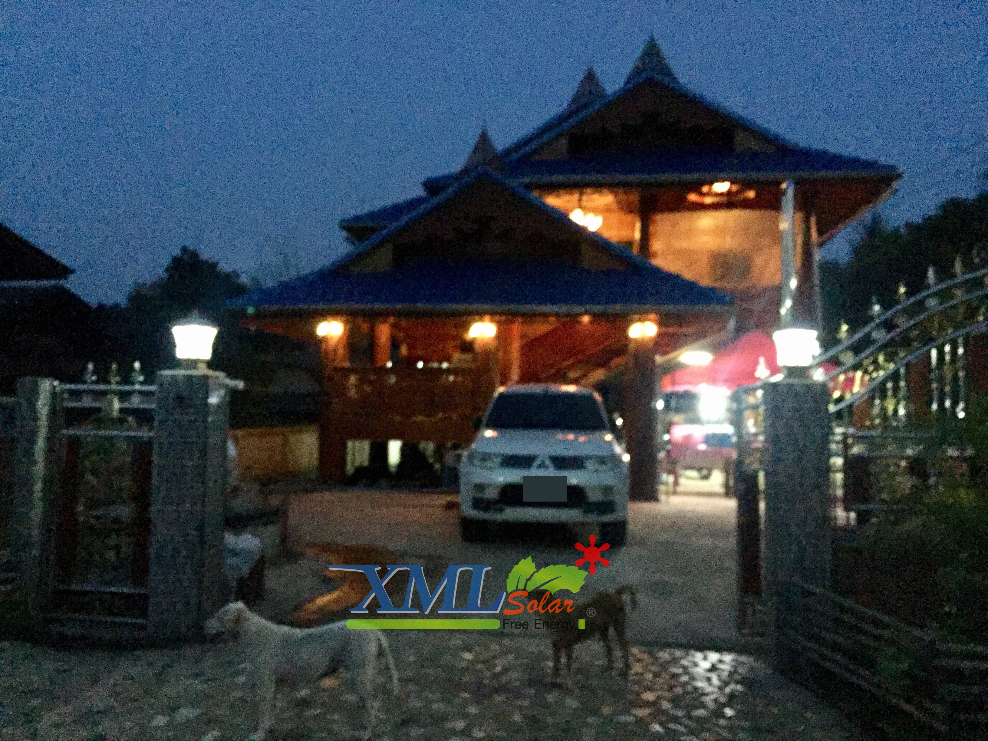 โคมไฟหัวเสาโซล่าเซลล์ + AC ทรง Grand เเบบที่ 2 (สีทอง) (เเสง : ขาว)