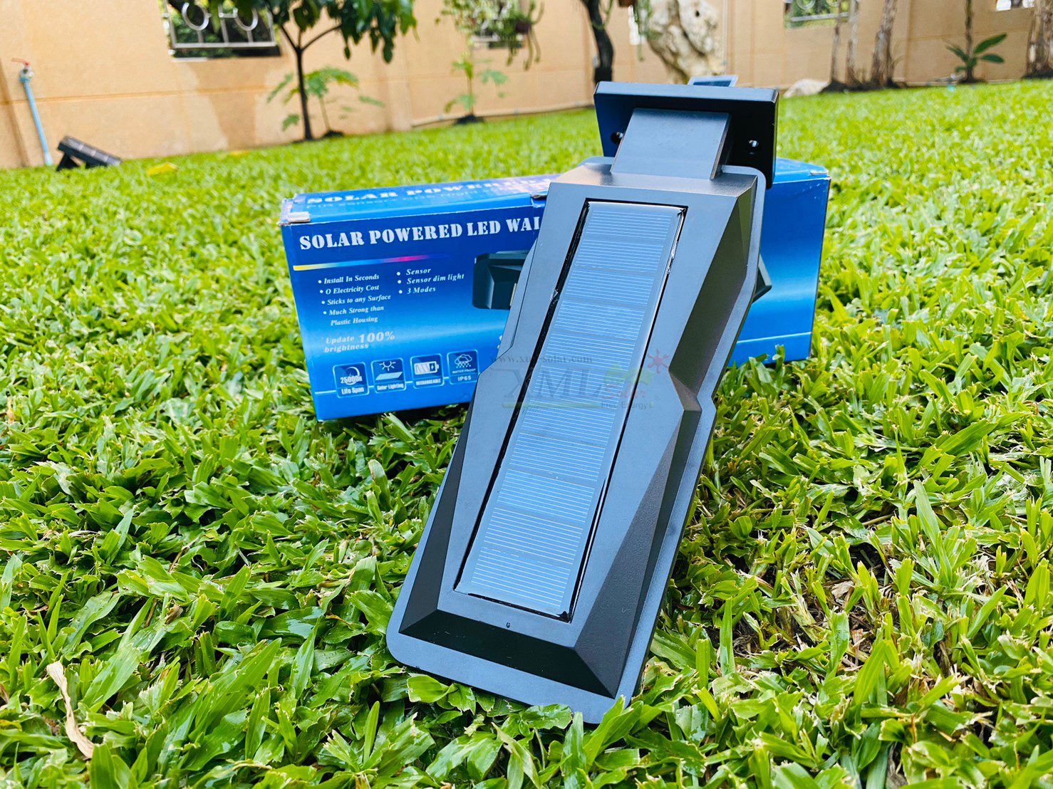 โคมไฟโซล่าเซลล์ รุ่น COB Led + Motion Sensor (ไม่มีคนผ่านไฟดับ)(แสง : ขาว)