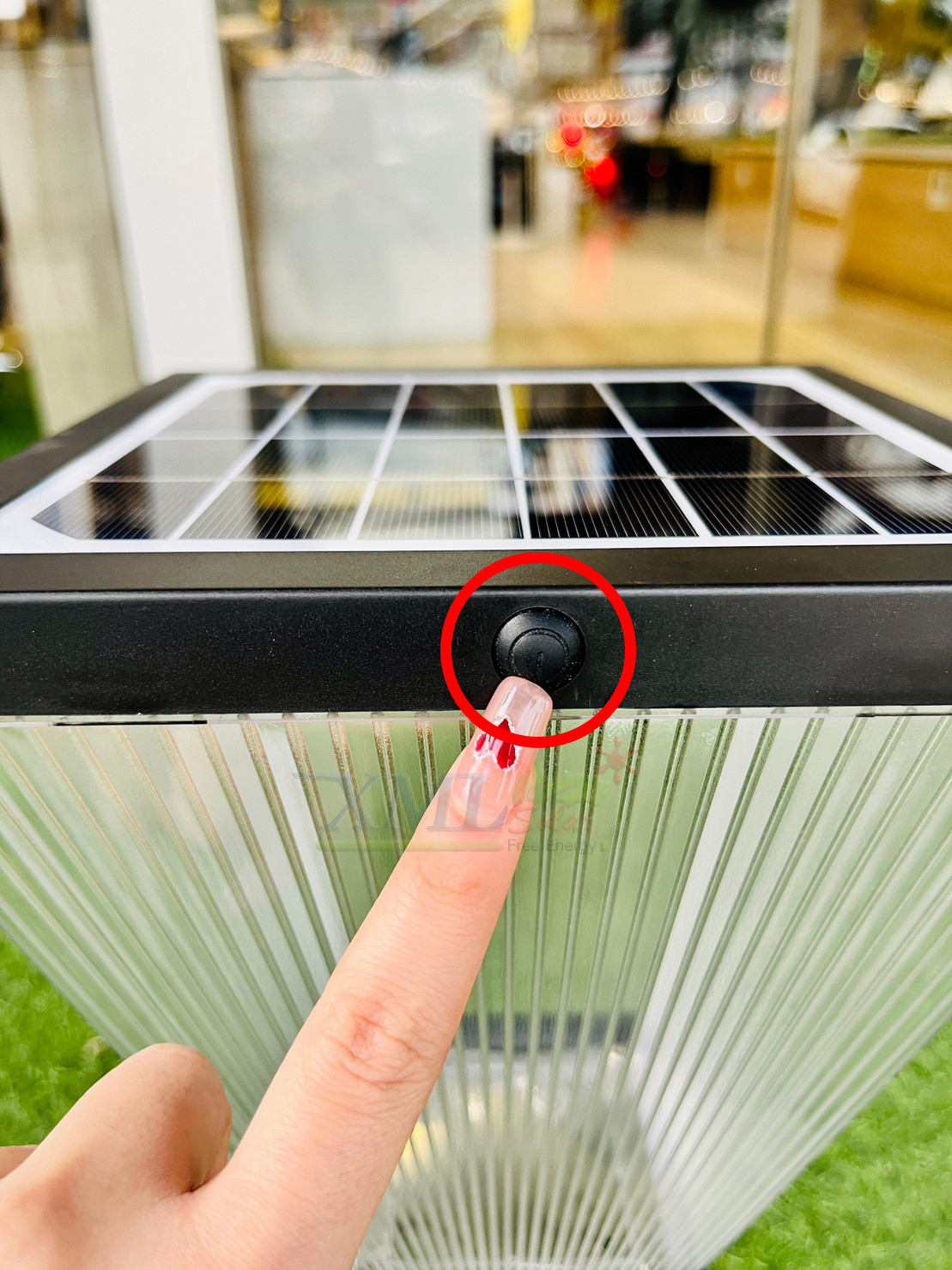 ไฟตั้งพื้นโซล่าเซลล์ ทรงเหลี่ยมสูง 60 ซม. (เปิดได้ 2 แสง)