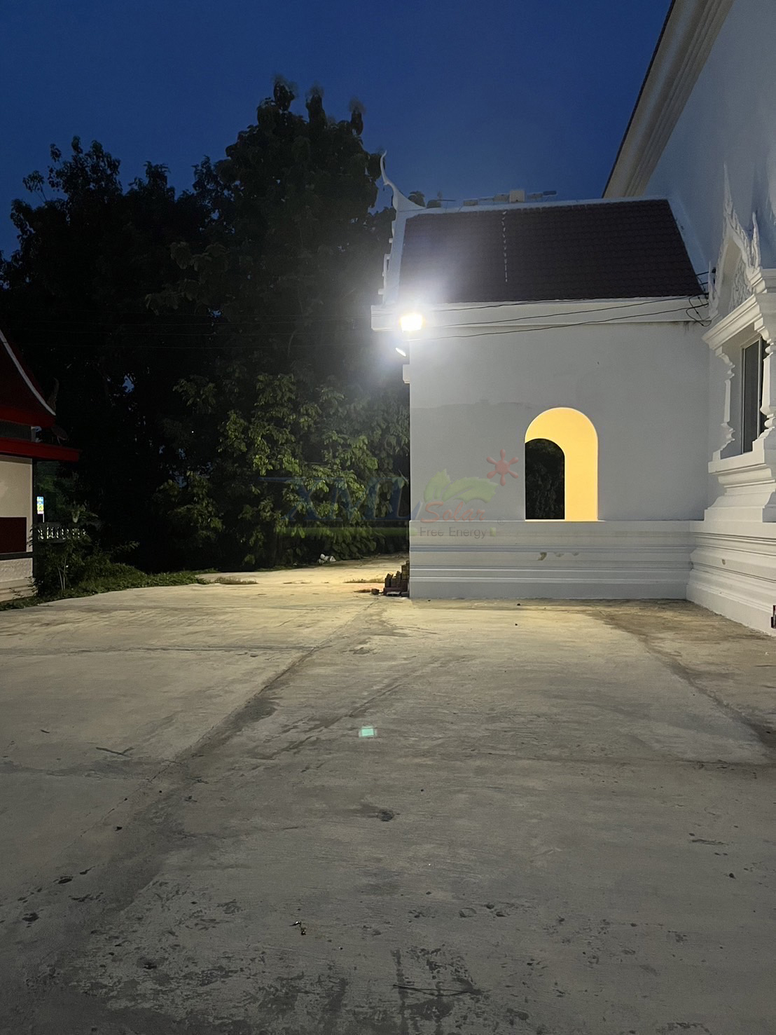 ไฟสปอตไลท์โซล่าเซลล์ 1000 Watt กล่องสีน้ำตาล (เปิดได้ 3 แสง)