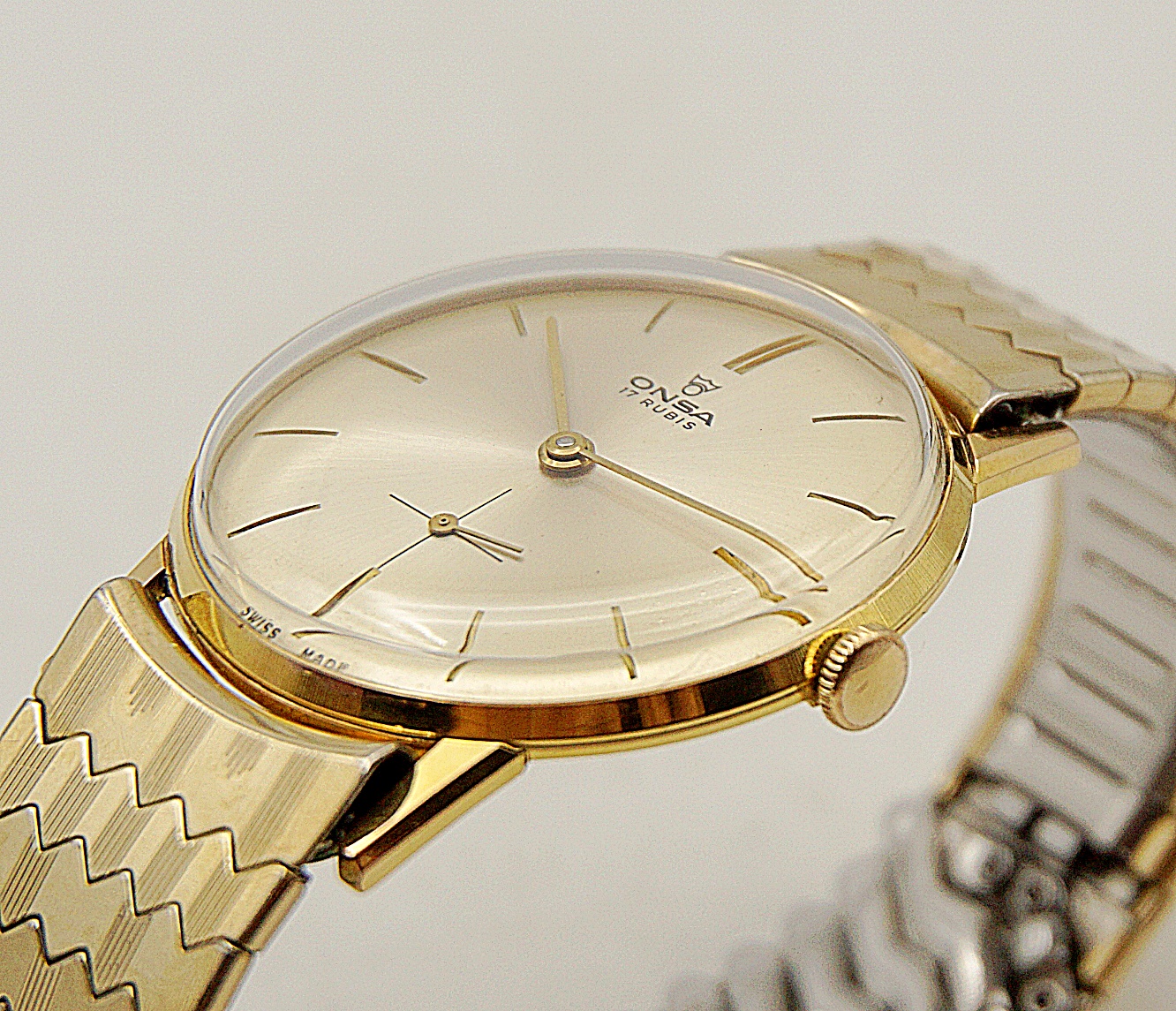 นาฬิกาเก่า ONSA ไขลานสองเข็มครึ่ง