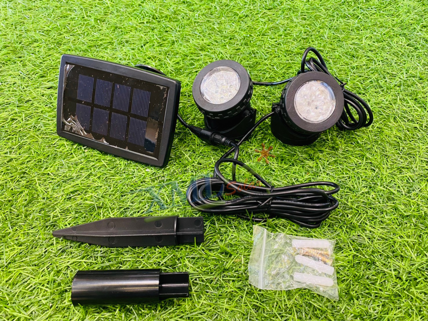 ไฟโซล่าเซลล์ส่องใต้น้ำ 6 LED รุ่น 2 หัว