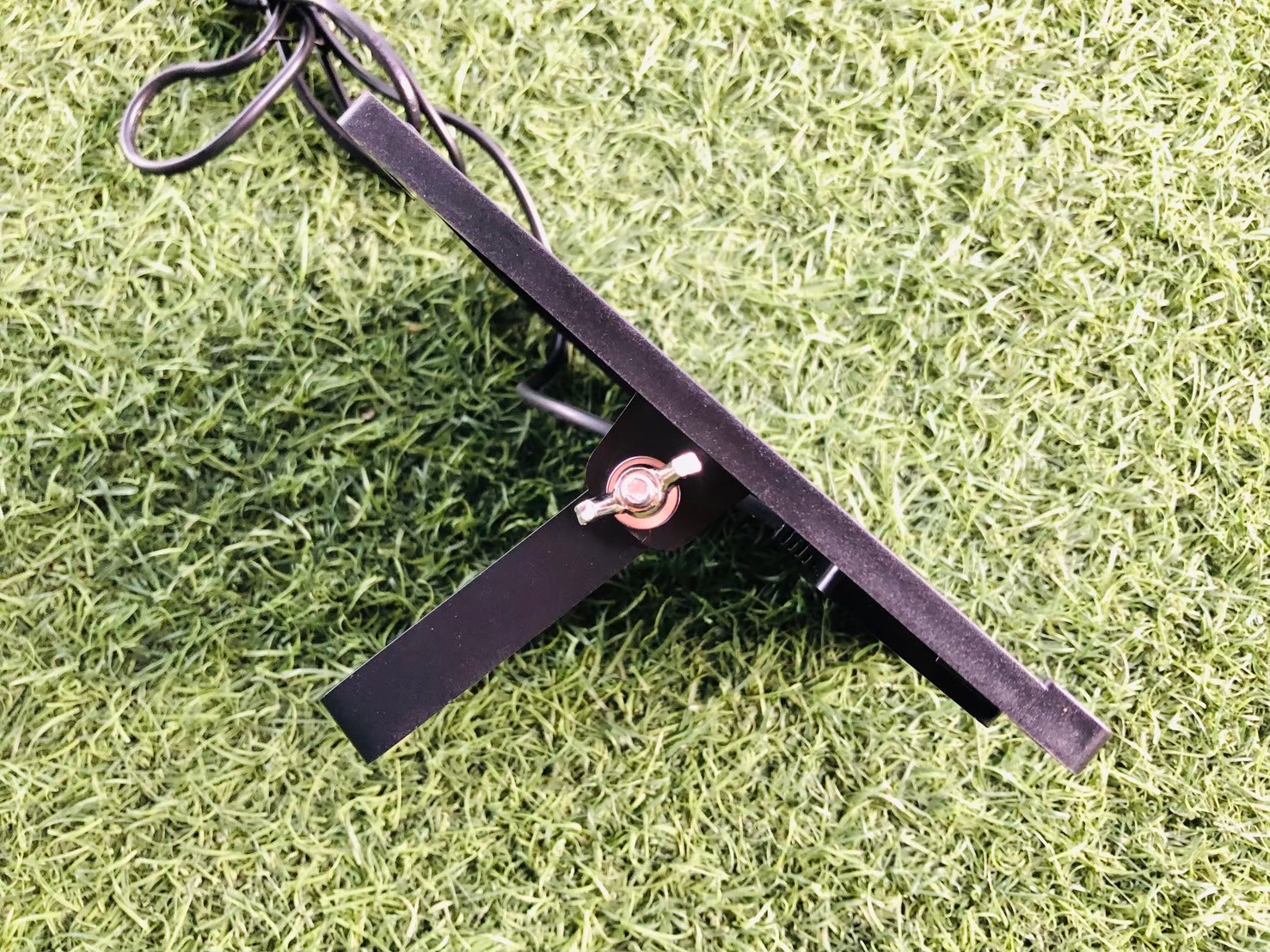 ไฟสปอตไลท์โซล่าเซลล์ 20 W รุ่น MD-PT08 (เเสง : เหลืองวอมไวท์)