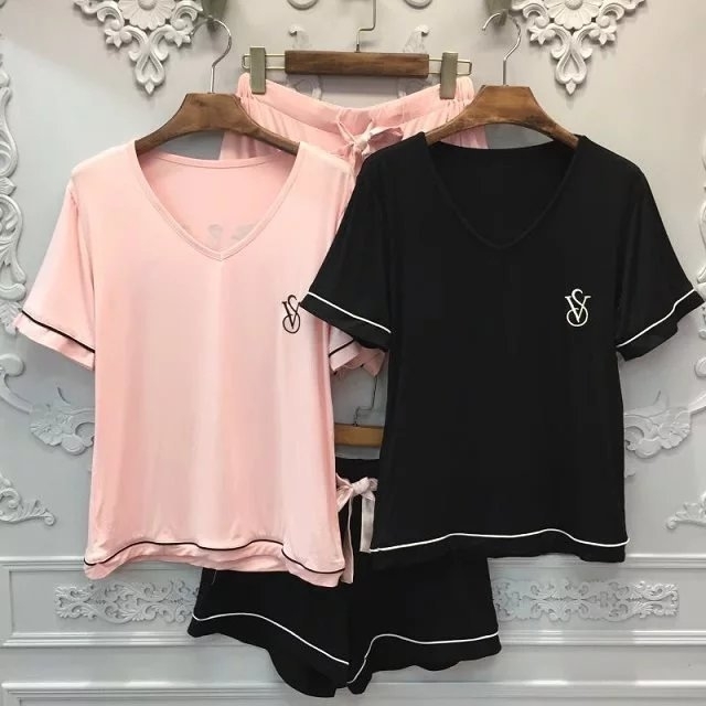 ชุดนอนผ้า โมดอล เนื้อผ้านิ่ม ใส่สบาย ฟรีไซส์ มี 2 สี ดำ โอรส ราคาส่ง 3 ชิ้น คละแบบได้ชุดละ 550 บาท