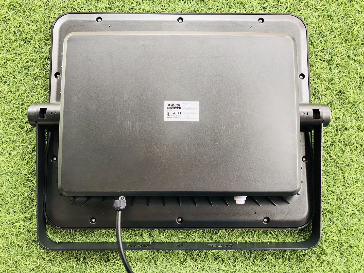 ไฟสปอตไลท์โซล่าเซลล์ 400 W. รุ่น Modi x XML ไซต์ใหญ่ (เเสง : ขาว)