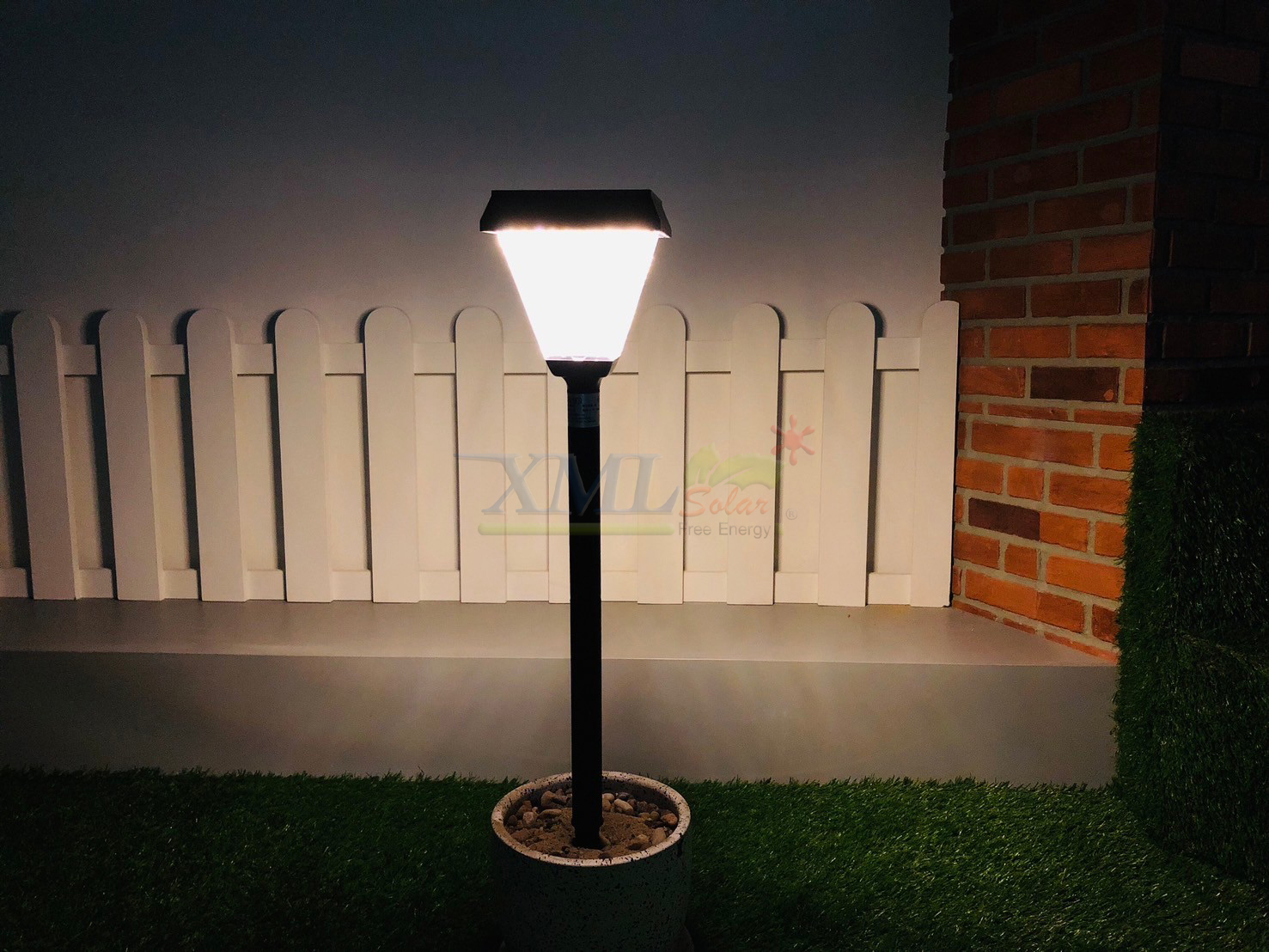 ไฟปักสนามโซล่าเซลล์ รุ่น DC-3661 (เปิดได้ 2 แสง)