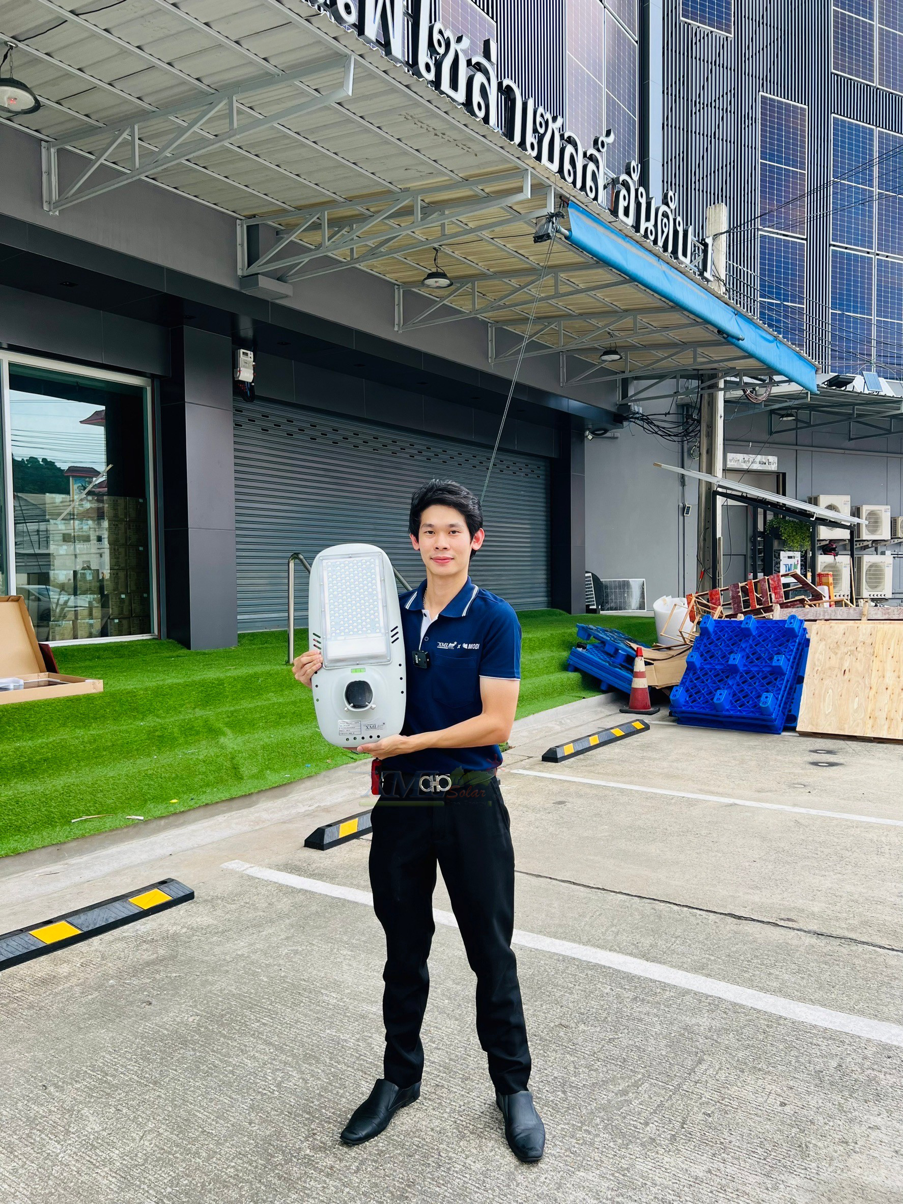 โคมไฟถนนโซล่าเซลล์อัจฉริยะ (รุ่น 6,300Lumens + แผง 80 W) (แสง : ขาว)