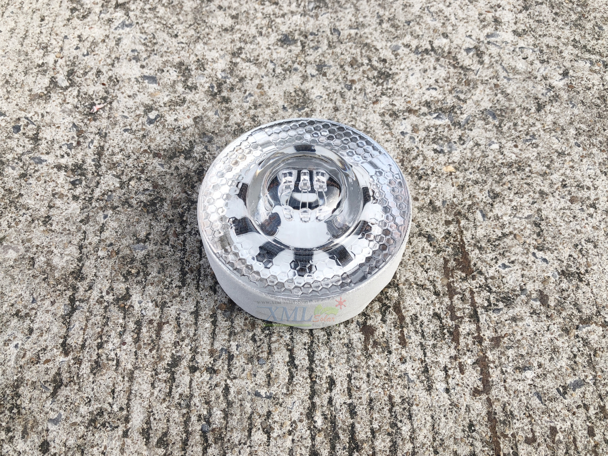 ไฟฝังพื้นโซล่าเซลล์ 6 LED รุ่นลูกแก้ว