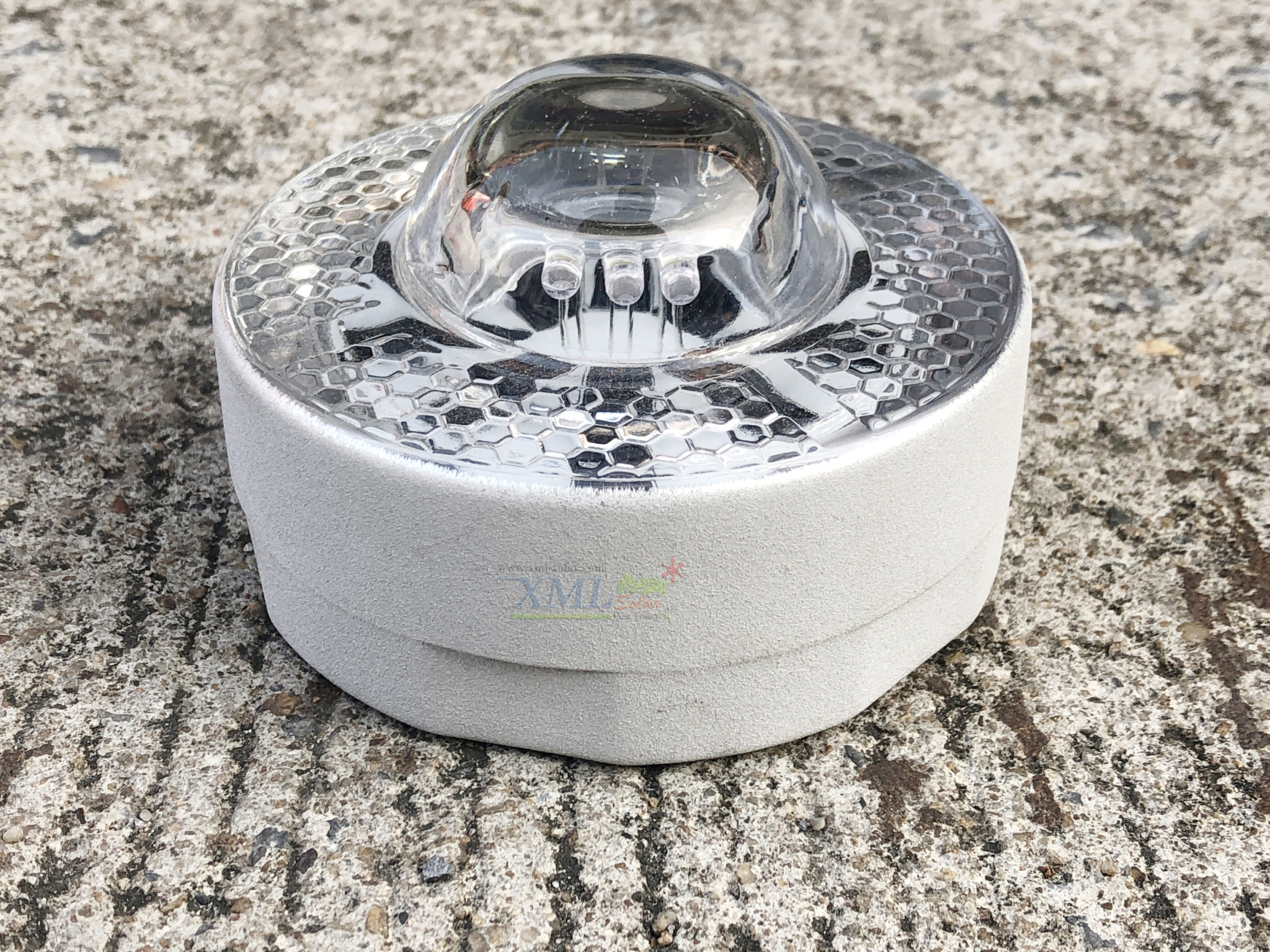 ไฟฝังพื้นโซล่าเซลล์ 6 LED รุ่นลูกแก้ว