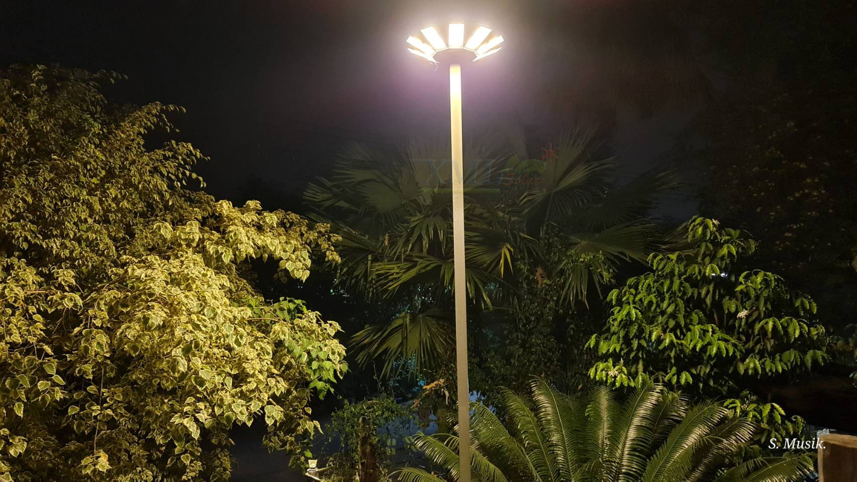 โคมไฟโซล่าเซลล์ UFO ทรงกลม (ขนาดใหญ่สุด 75 ซม.) (เปิดได้ 3 แสง) รุ่น MD-SLT38-500W