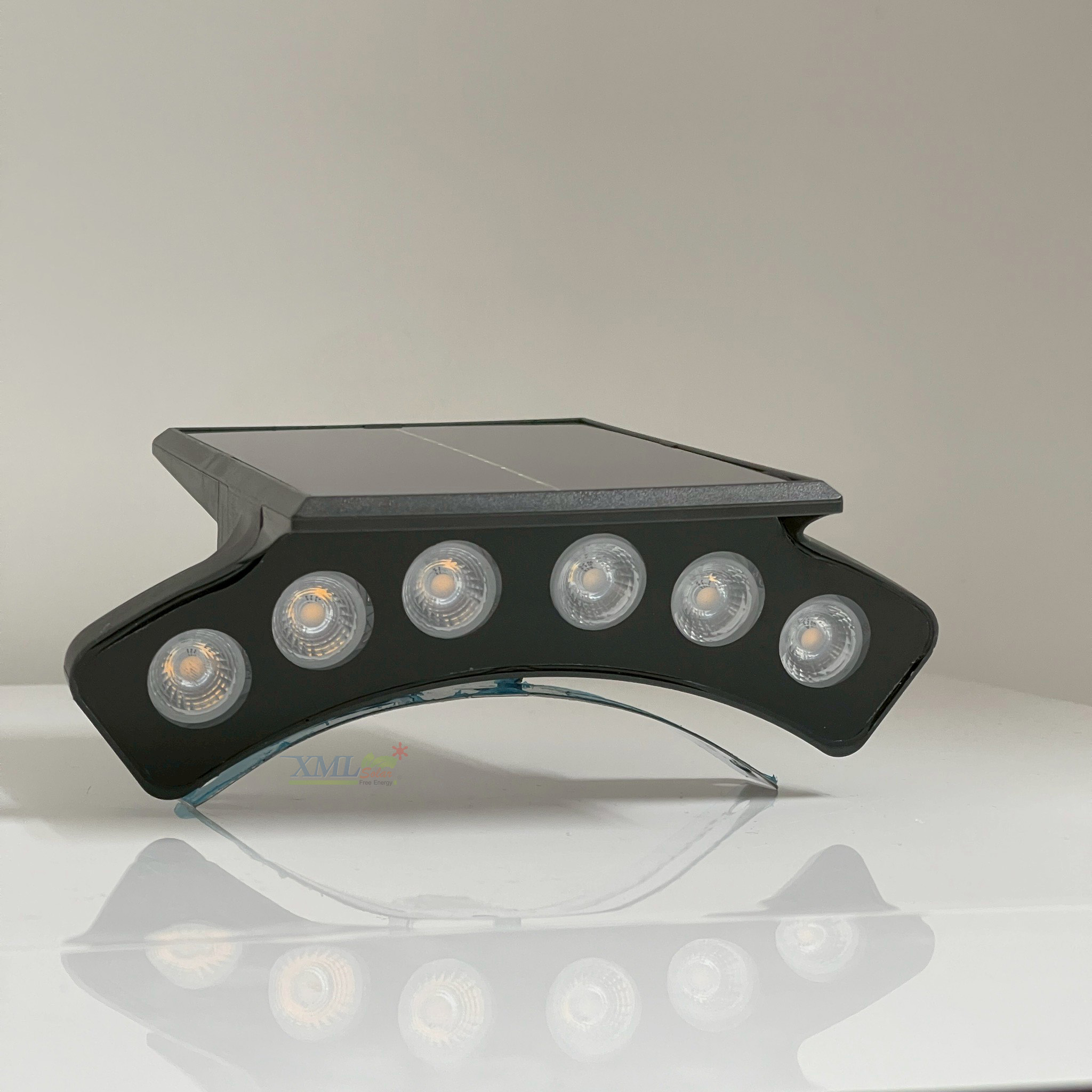 ไฟโซล่าเซลล์ติดหลังคาเก๋งจีน LSXML-218 (แสง : เหลืองวอมไวท์)(1 แถม 1)