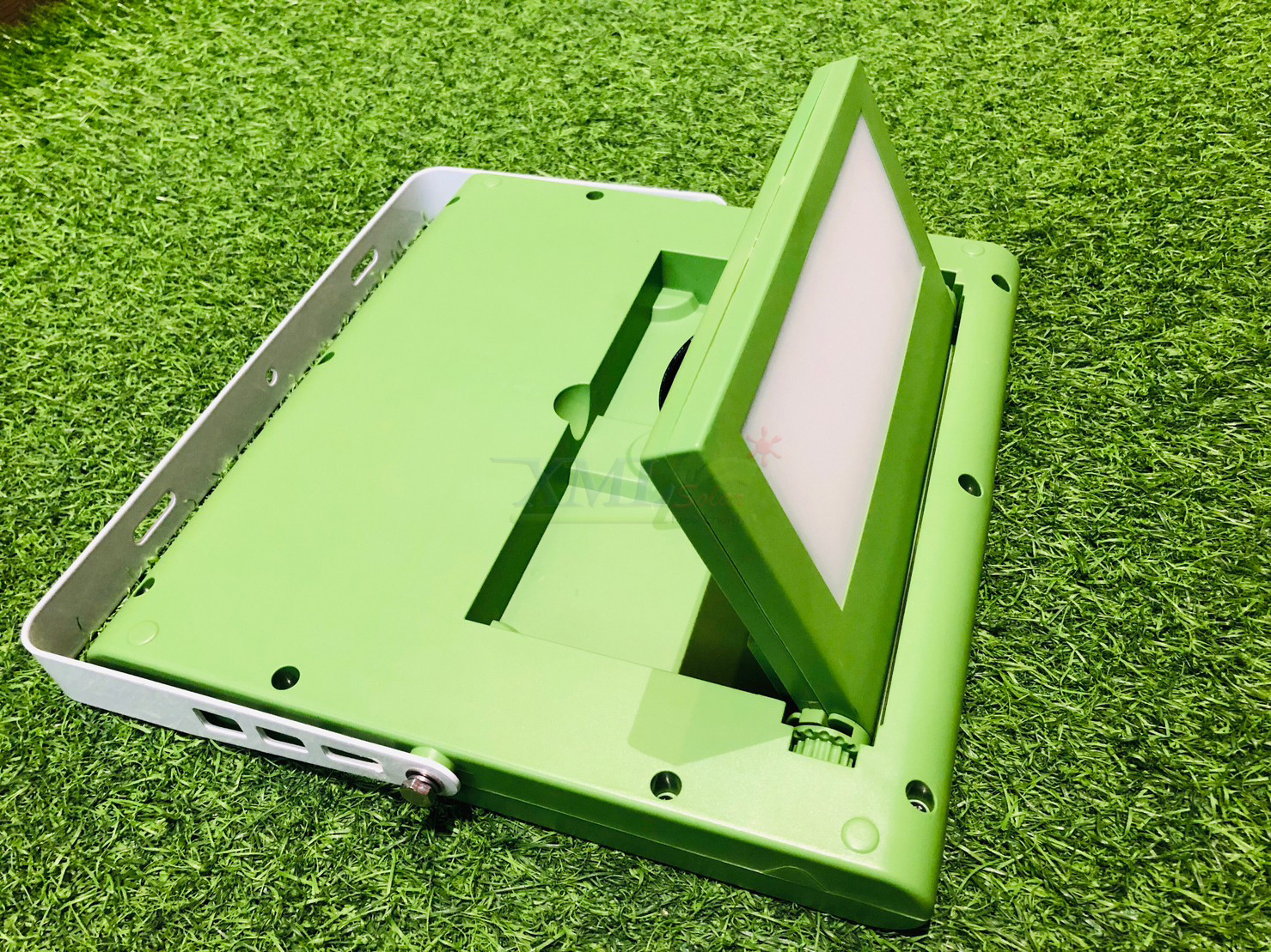 ไฟสปอตไลท์โซล่าเซลล์ 100 W รุ่น MD-PT19 (เปิดได้ 3 แสง)