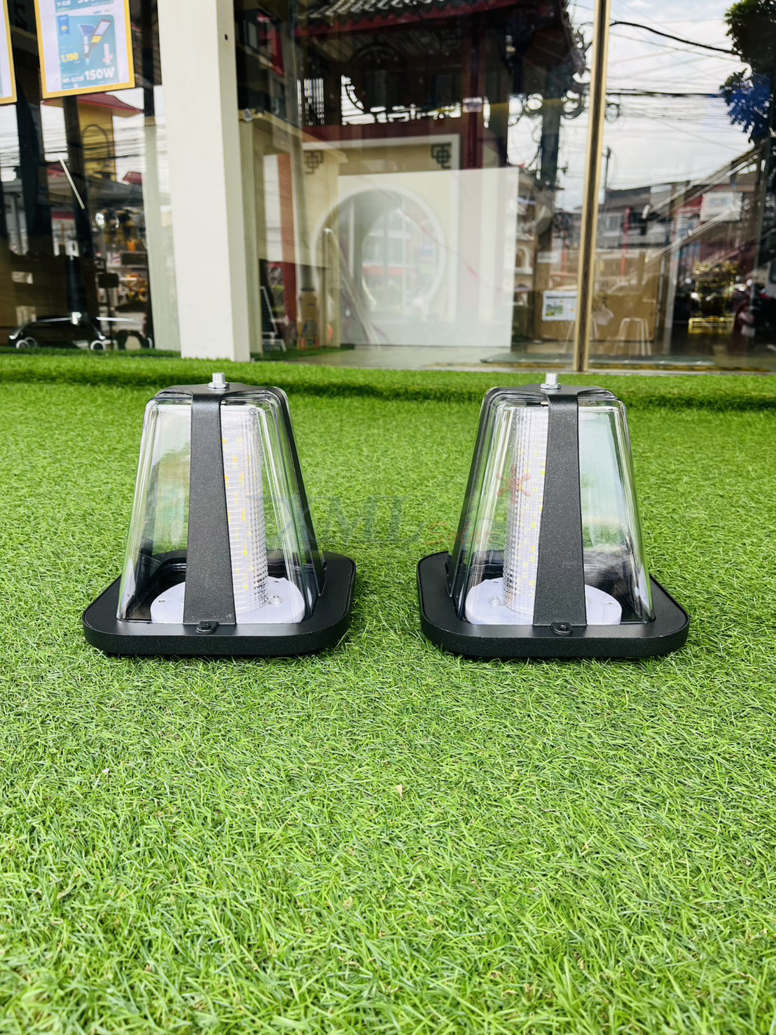 โคมไฟโซล่าเซลล์ รุ่น TT-516 (ตัวโคม + เสาไฟ 2.6 เมตร)(เปิดได้ 2 แสง)