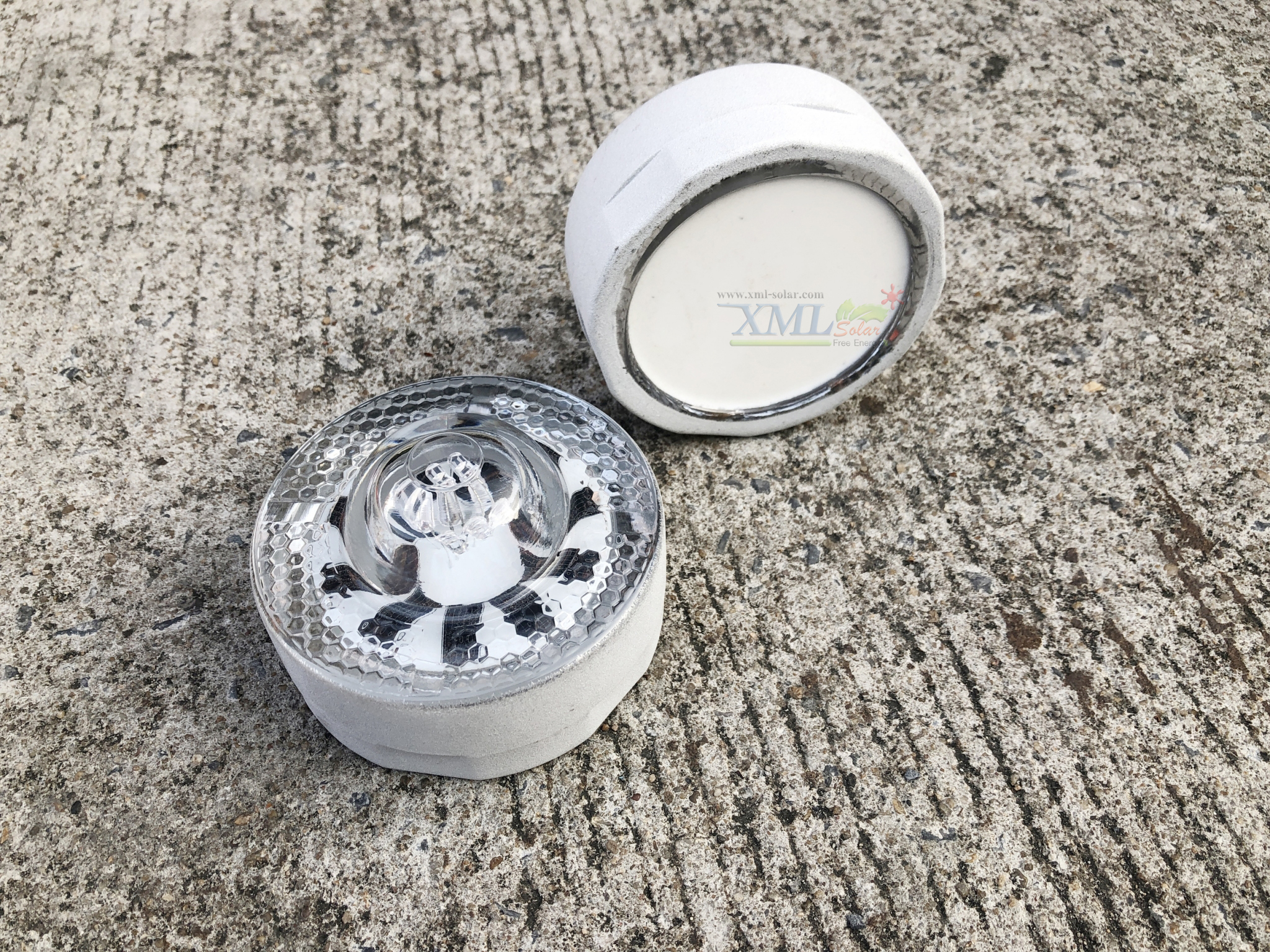 ไฟฝังพื้นโซล่าเซลล์ 6 LED รุ่นลูกแก้ว