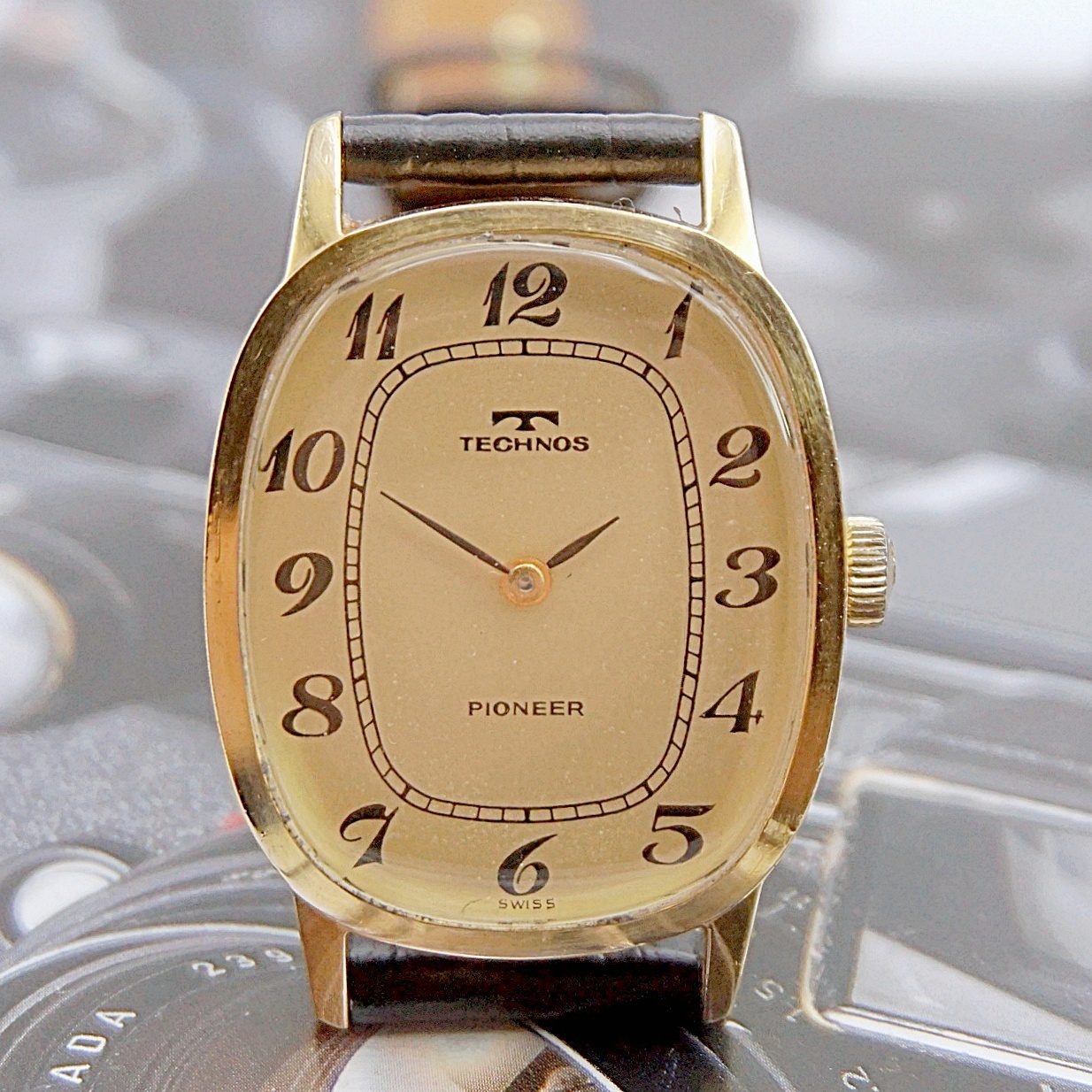 นาฬิกาเก่า TECHNOS ไขลาน