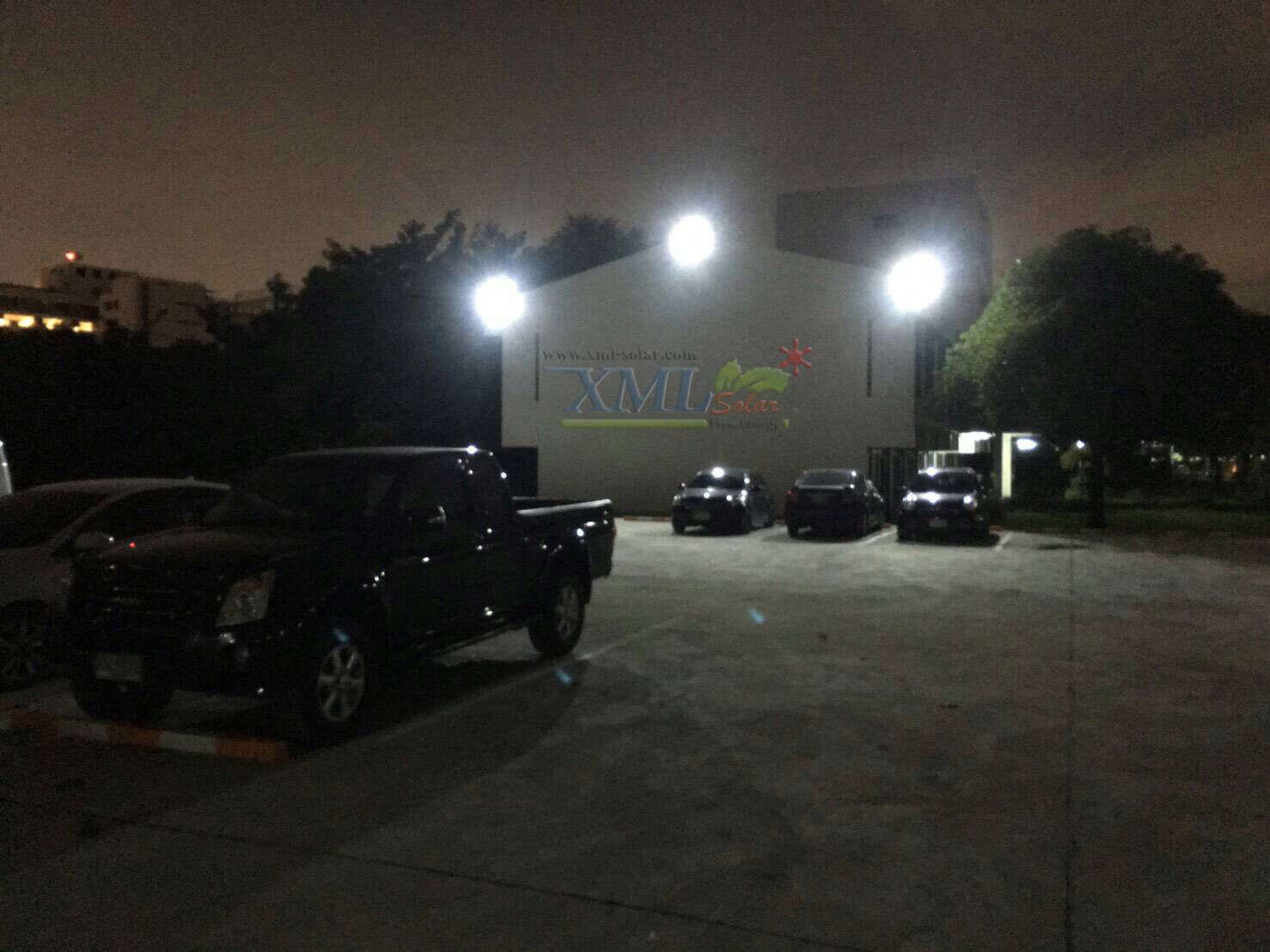 ไฟสปอตไลท์โซล่าเซลล์ 300 Watt กล่องสีน้ำตาล (เปิดได้ 3 แสง)