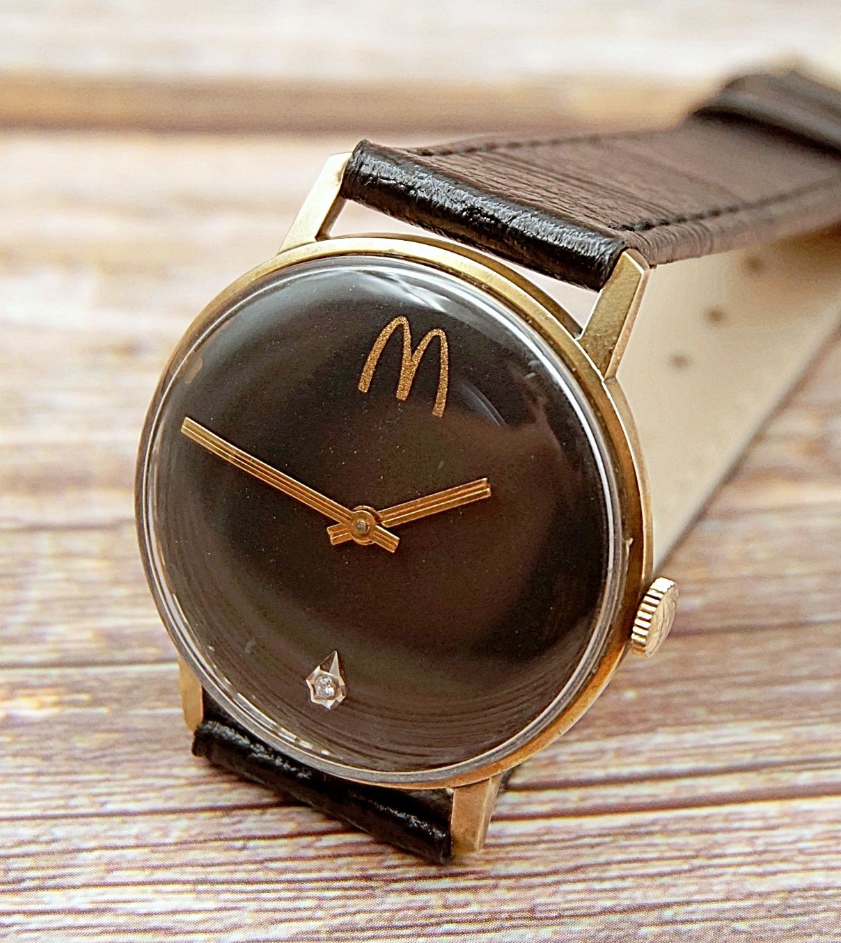 นาฬิกาเก่า McDonald's ไขลาน