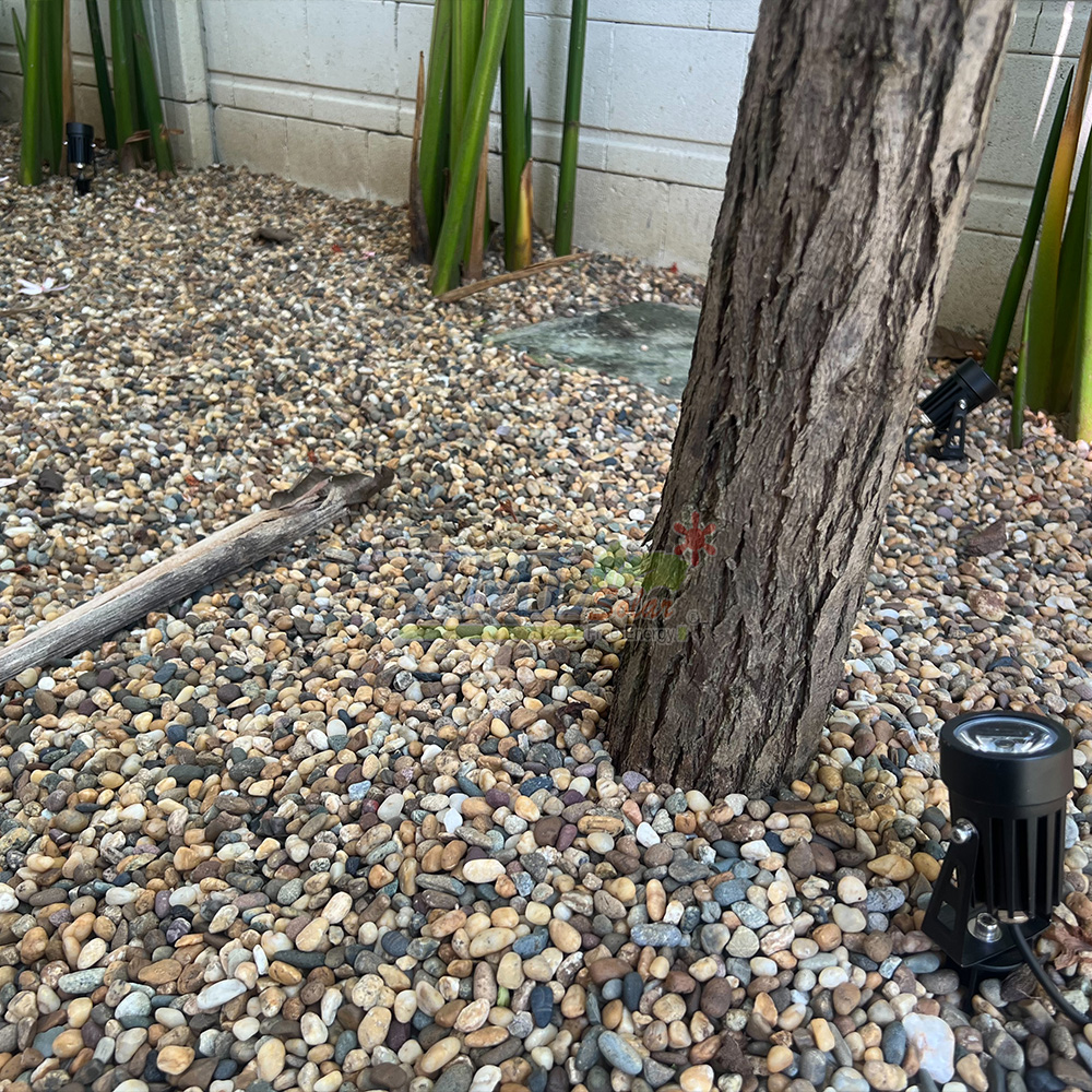 สปอร์ตไลท์ปักสนามโซล่าเซลล์ DC-11S รุ่น 4 หัว สาย 3 เมตร (หัวเล็ก)(แสง : เหลืองวอมไวท์)