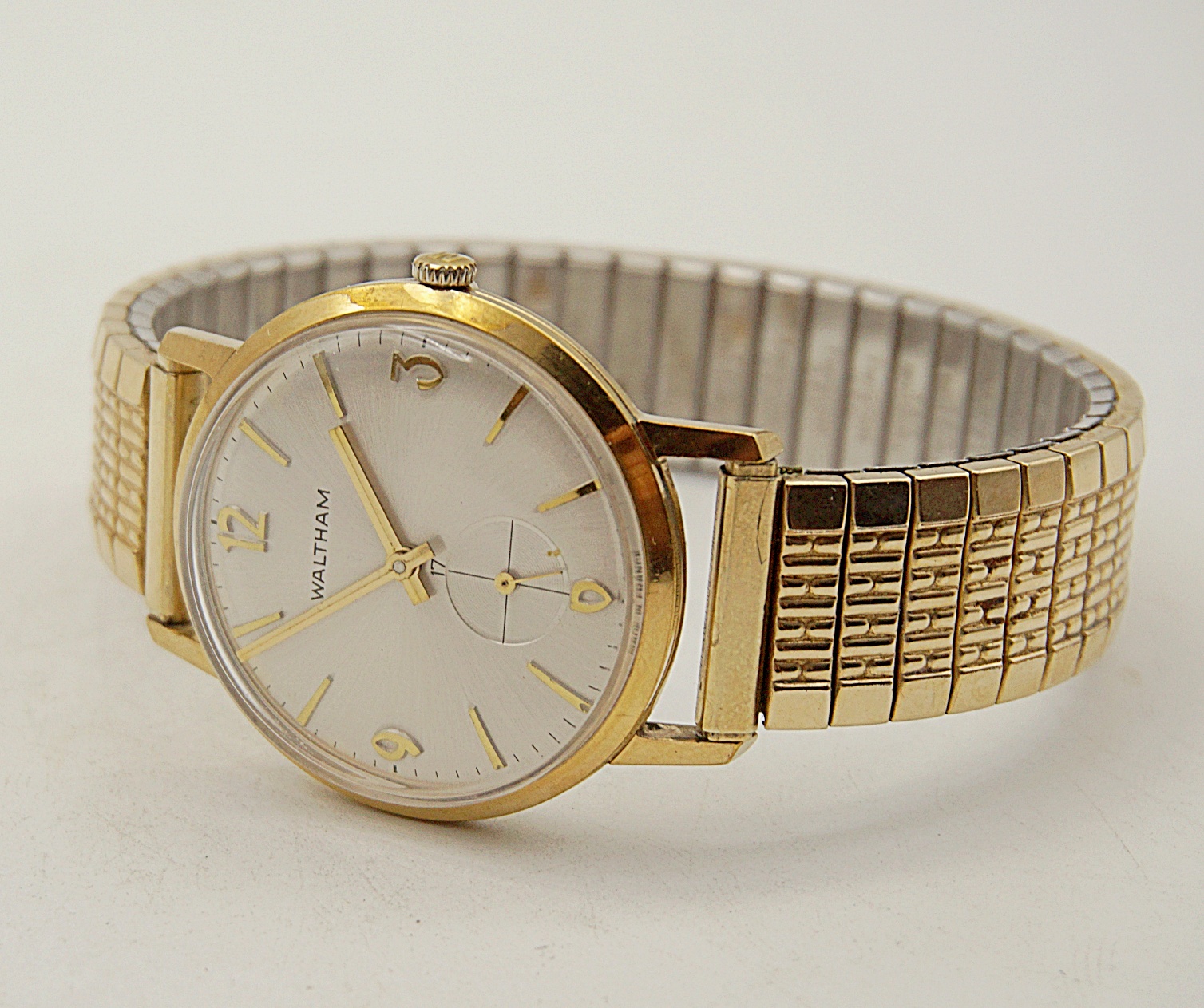 นาฬิกาเก่า WALTHAM ไขลานสองเข็มครึ่ง