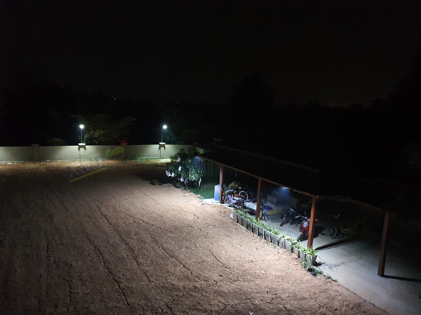 โคมไฟถนนโซล่าเซลล์ XML-Solar 200W (แสง : ขาว)(สว่างค้าง)