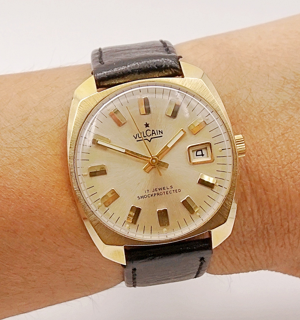 นาฬิกาเก่า VULCAIN ไขลาน