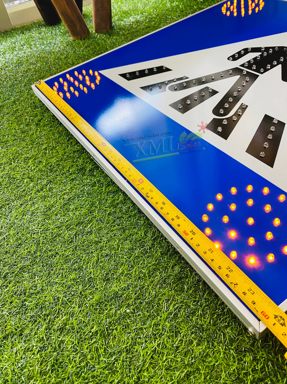 ป้ายไฟเตือนโซล่าเซลล์ คนข้ามถนน