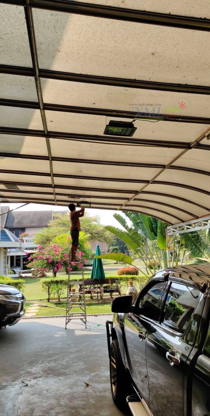 ไฟสปอตไลท์โซล่าเซลล์ 400 W. รุ่น Modi x XML ไซต์ใหญ่ (เเสง : ขาว)