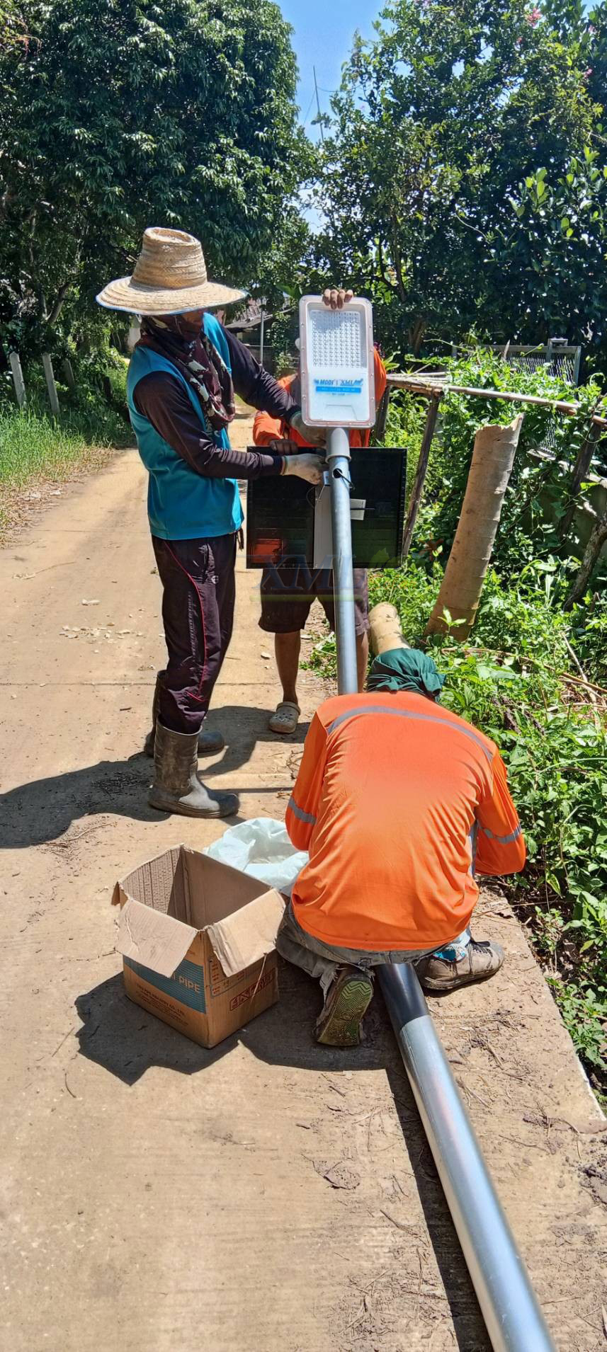 โคมไฟถนนโซล่าเซลล์ 400W รุ่น MD-SLT30-400W (แสง : ขาว)