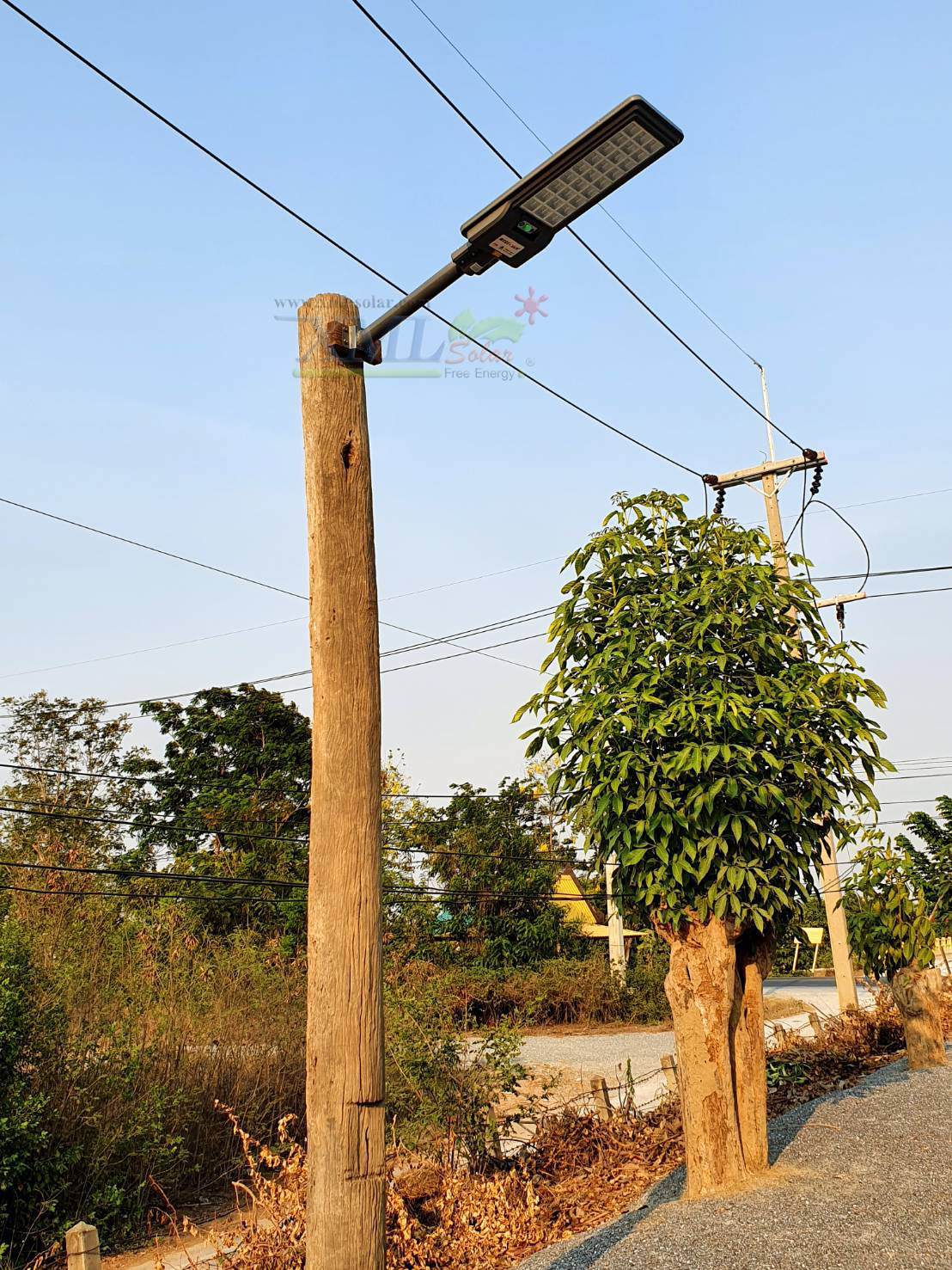 โคมไฟถนนโซล่าเซลล์ XML-Solar 300W (แสง : ขาว)(สว่างค้าง)