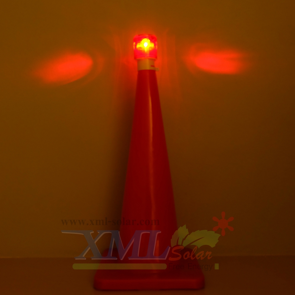 ไฟเตือนกรวยจราจร ฉุกเฉิน พลังงานเเสงอาทิตย์ (เเสง : สีเเดง)