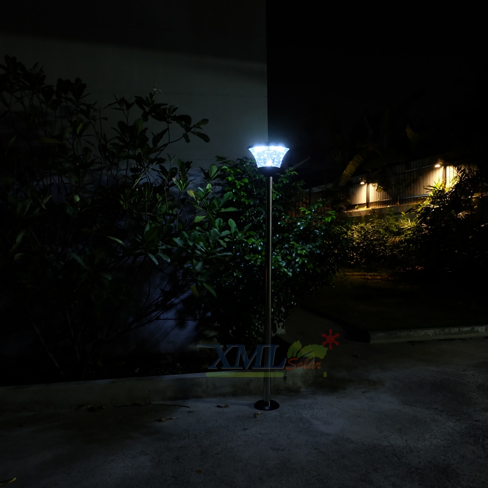 ไฟปักสนามโซล่าเซลล์ 8 Super SMD LED (แบบเหลี่ยม) สูง 140 ซม. (เเสง : ขาว)