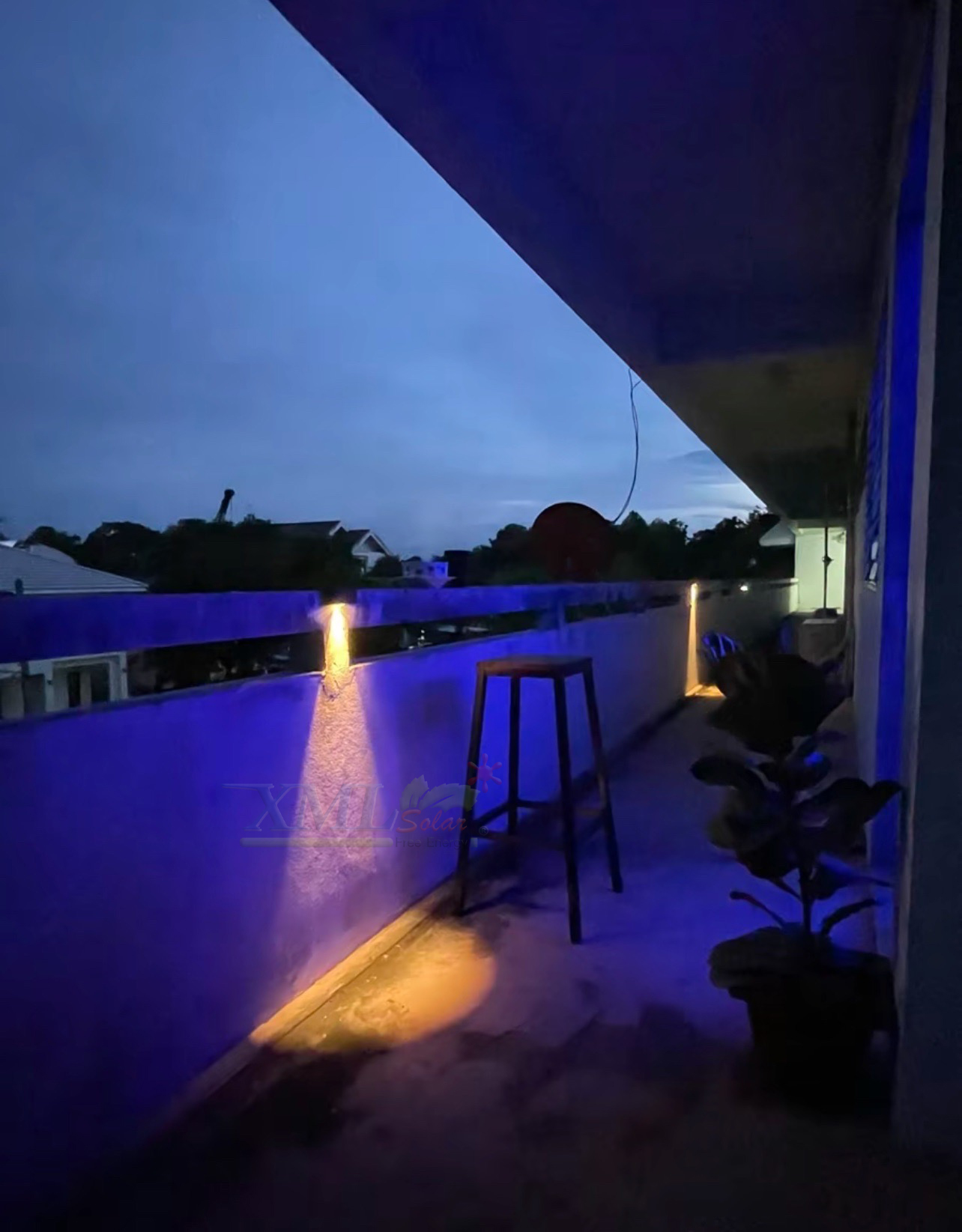 ไฟผนังโซล่าเซลล์ติดสันกำเเพง รุ่น MD-SWL (เเสง : เหลืองวอมไวท์)(1 เเถม 1)