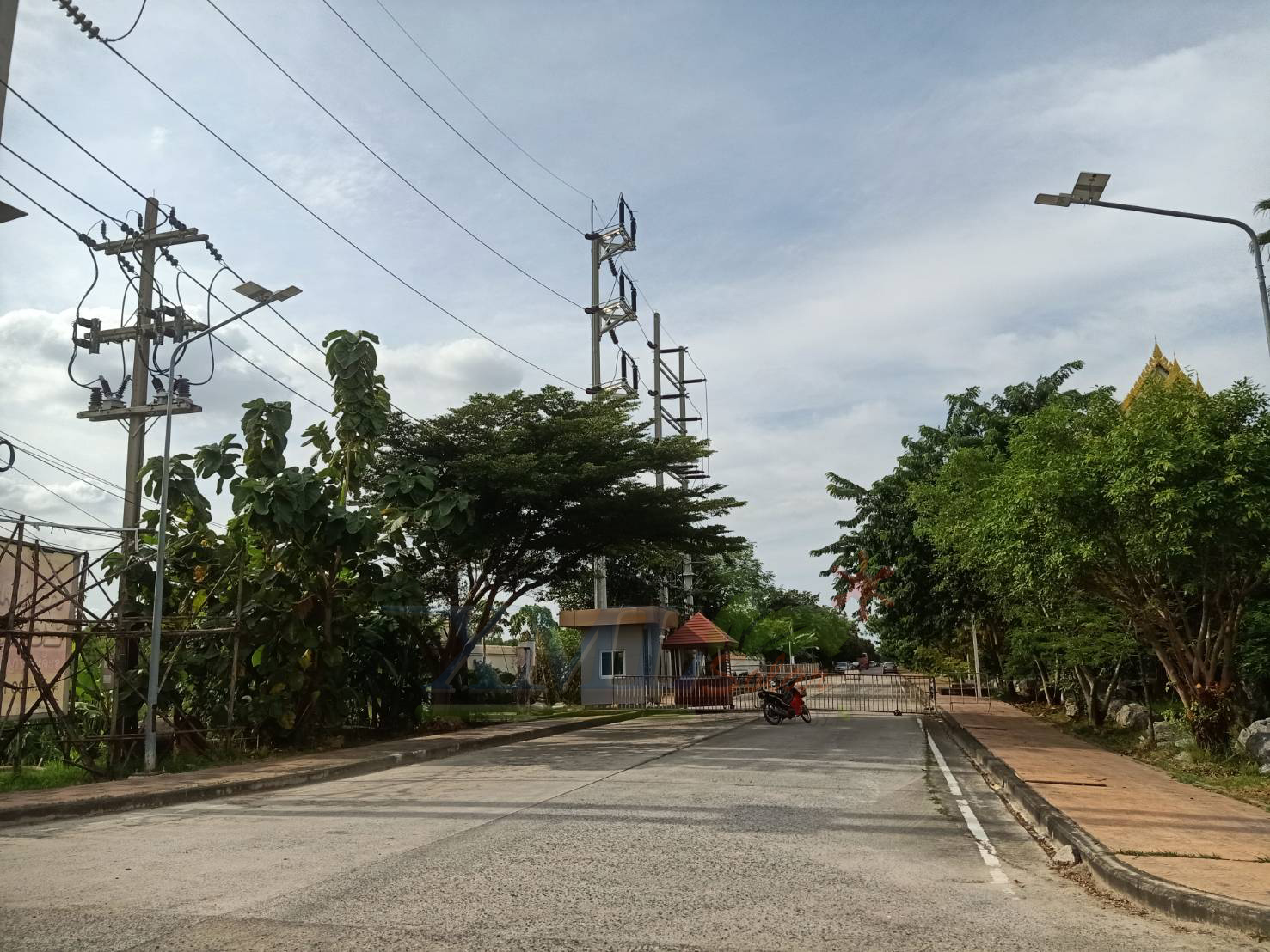 โคมไฟถนนโซล่าเซลล์ 400W รุ่น MD-SLT30-400W (แสง : ขาว)