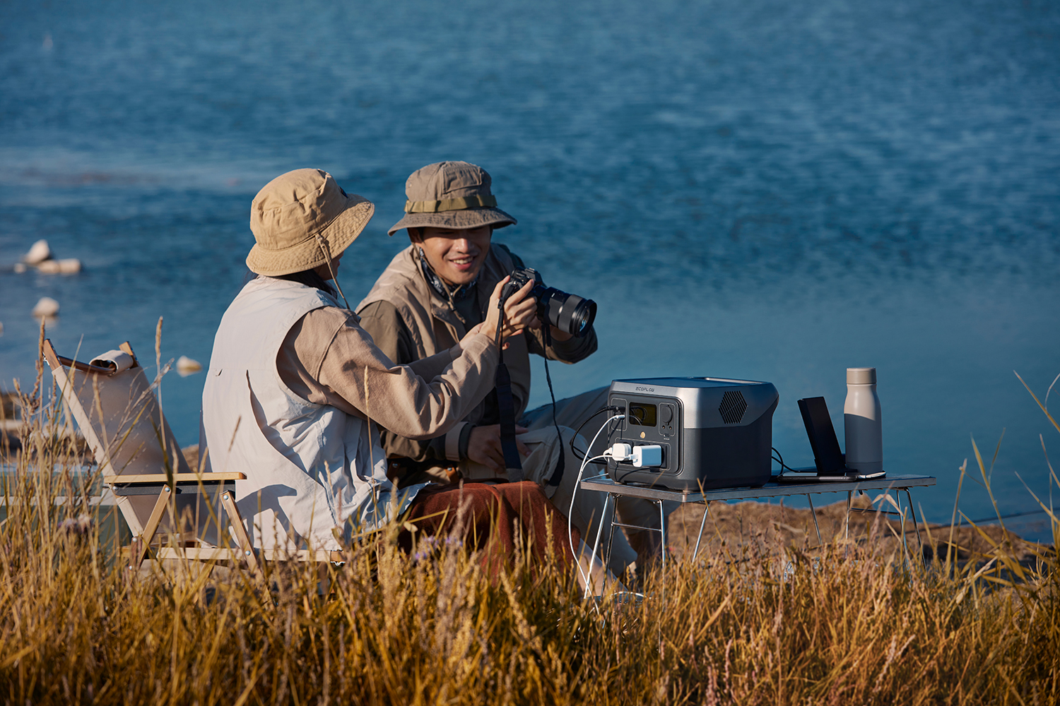 ชุดไฟอเนกประสงค์โซล่าเซลล์ รุ่น DELTA 2 (กำลังสูงสุด 2700W) + แผงโซล่าเซลล์แบบโค้งงอได้ 120W