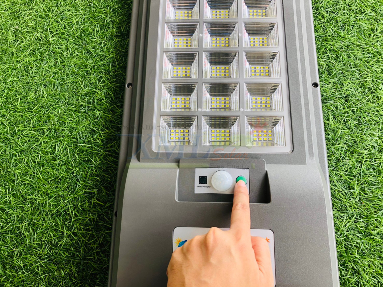 โคมไฟถนนโซล่าเซลล์ XML-Solar 200W (แสง : ขาว)(สว่างค้าง)